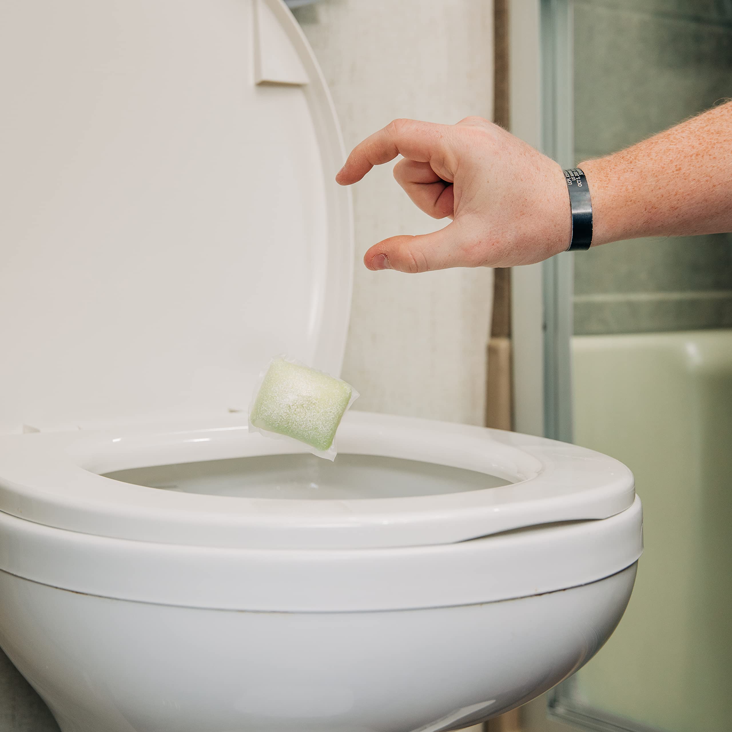 Camco TST Drop-INs RV Toilet Treatment - Control Unwanted Odors and Break Down Waste and Tissue - Safe Septic Tank Treatment - Fresh Scent - 30-Pack (40263)