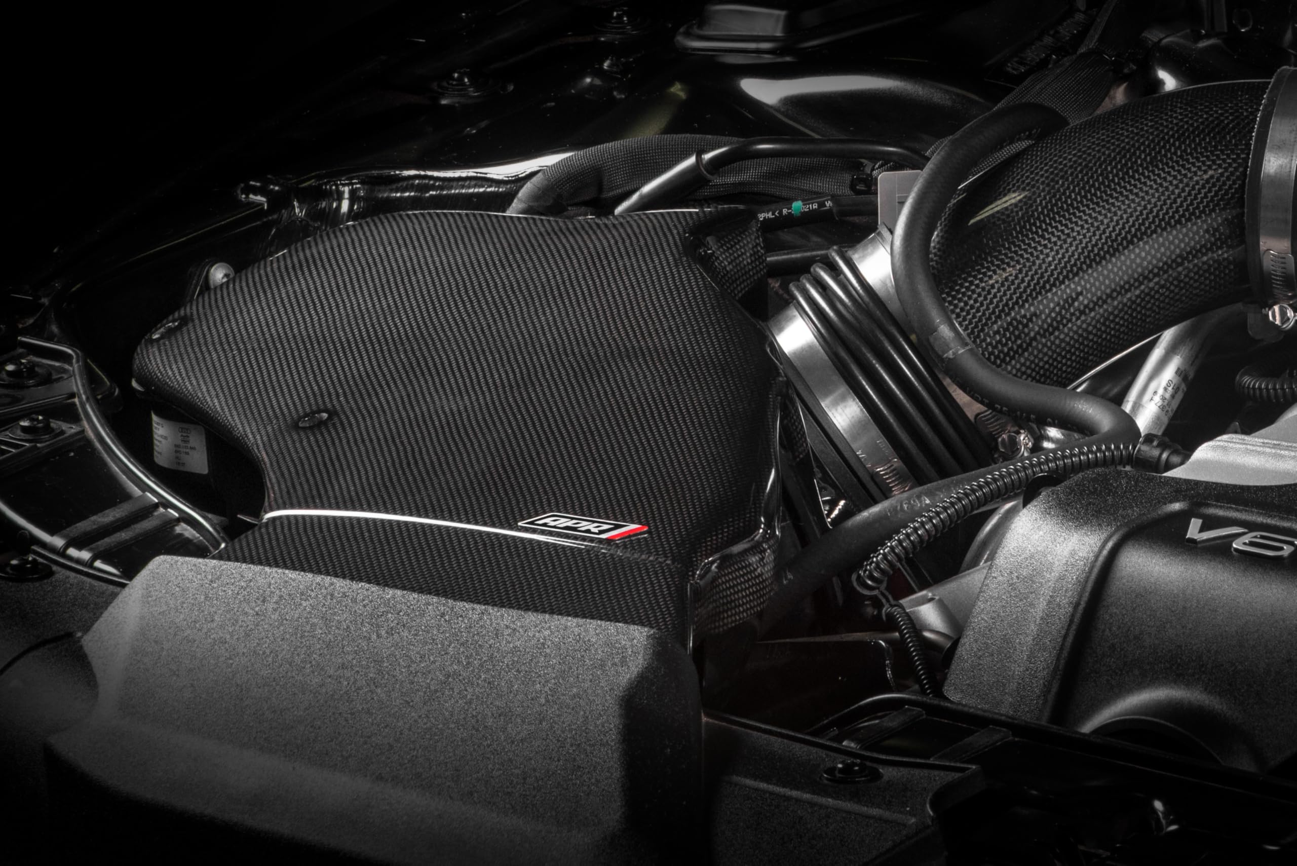 Closed Carbon Fiber Intake APR CI100023 - B8 6/8 Cyl Intake Airbox