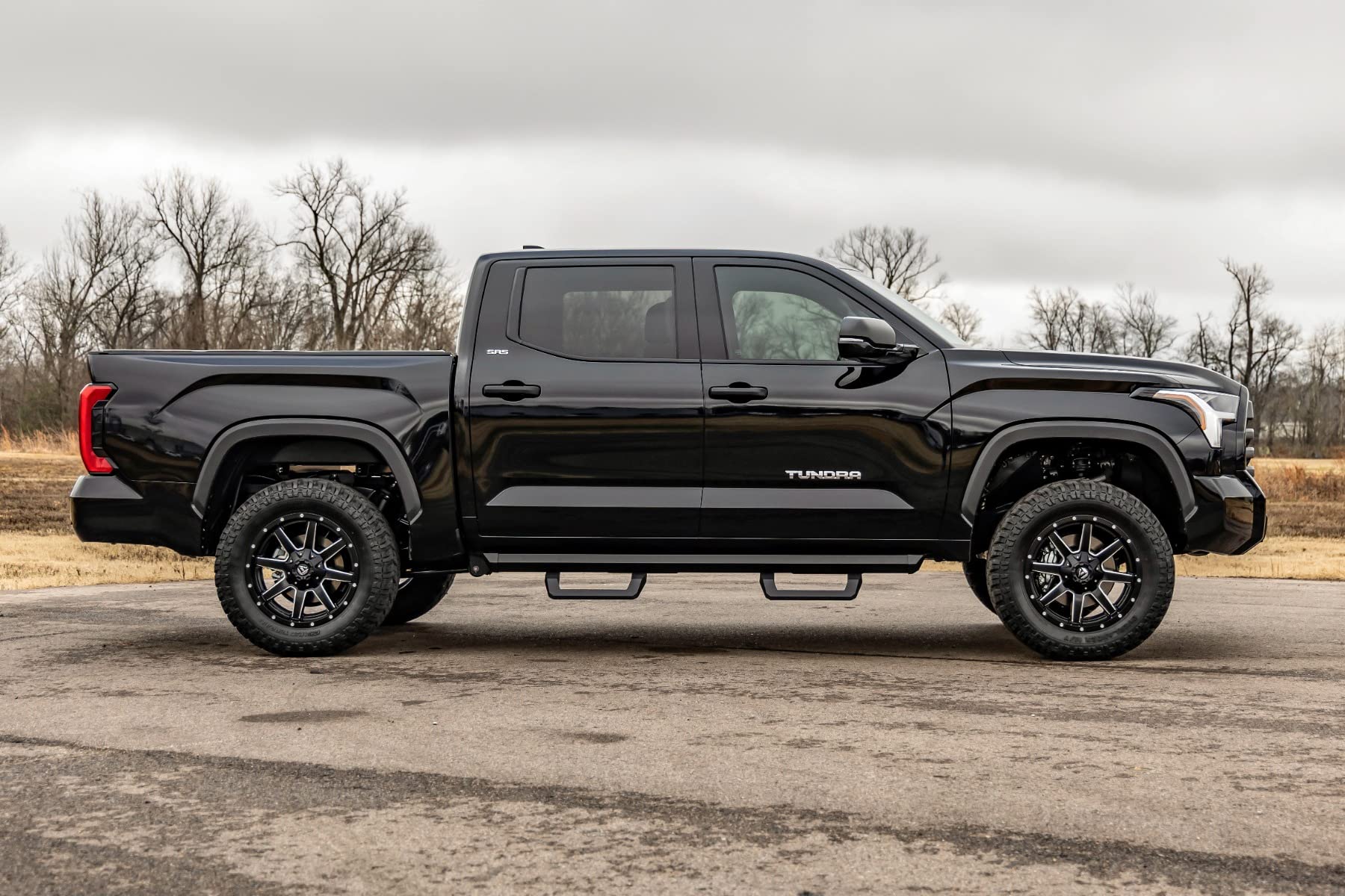 3.5" Inch Rough Country Lift Kit w/N3 Struts for 22-24 Toyota Tundra 4WD - 70331