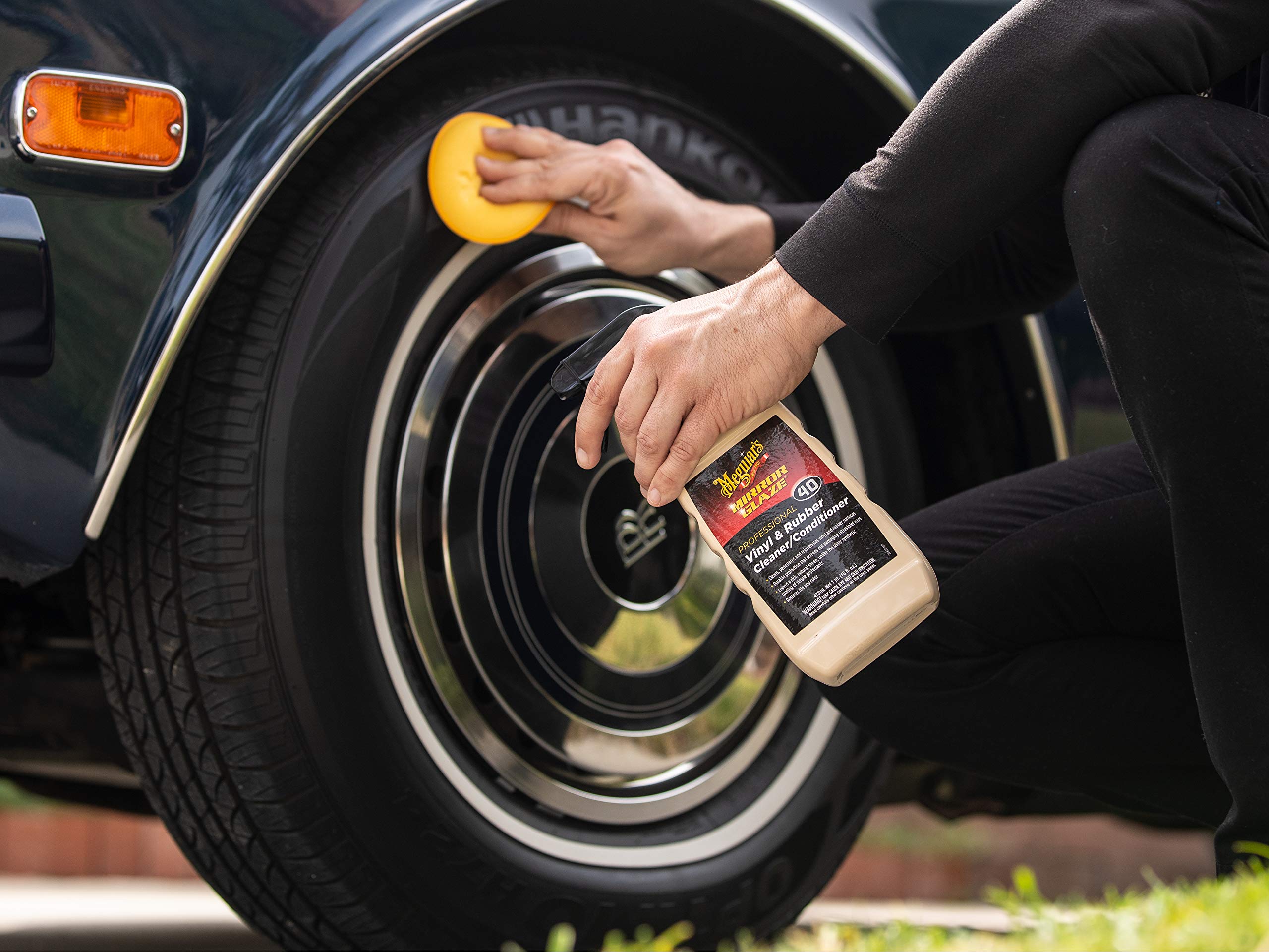 Meguiar's Vinyl and Rubber Cleaner Conditioner Professional M4016 - Pro-Grade Vinyl Cleaner & Rubber Cleaner for Interior and Exterior, Screens out UV Rays while Leaving Behind a Natural Sheen, 16 Oz