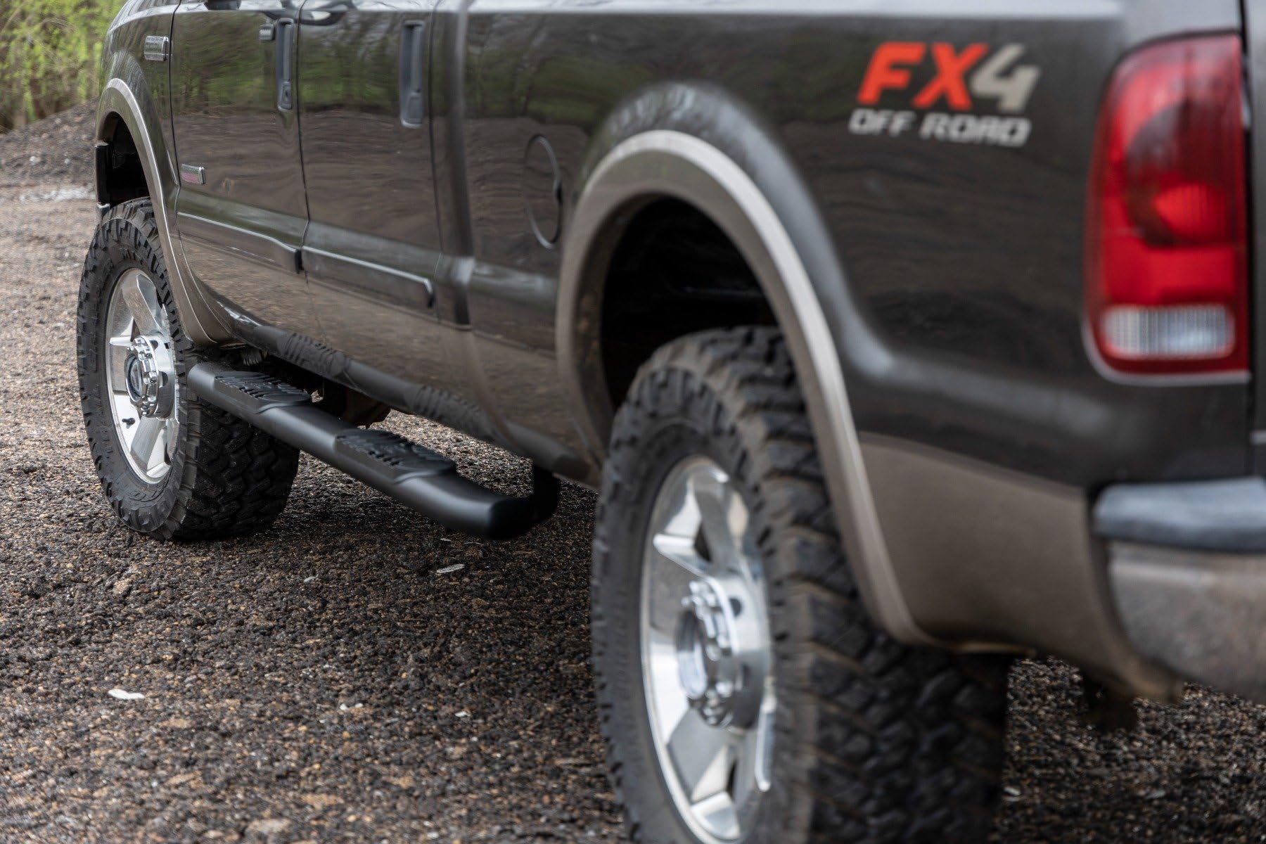 Rough Country Nerf Steps Oval for Ford F-250/F-350 SuperDuty (1999-2016) Crew Cab - OEM Style Rails with Built-in Side Steps