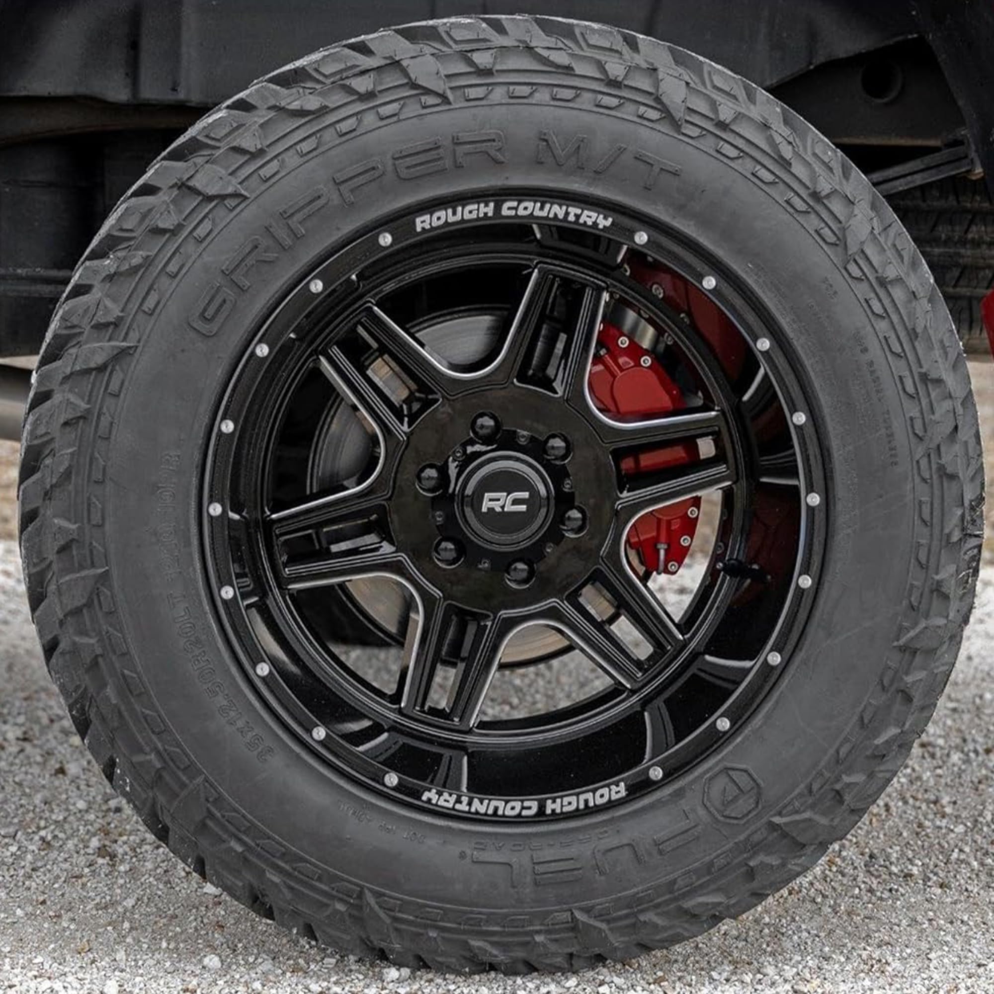 92 Series Rough Country Wheel - 18x9, 5x5.5 Bolt Pattern, +0mm Offset, Single-Piece Aluminum, Gloss Black with Milled Accents