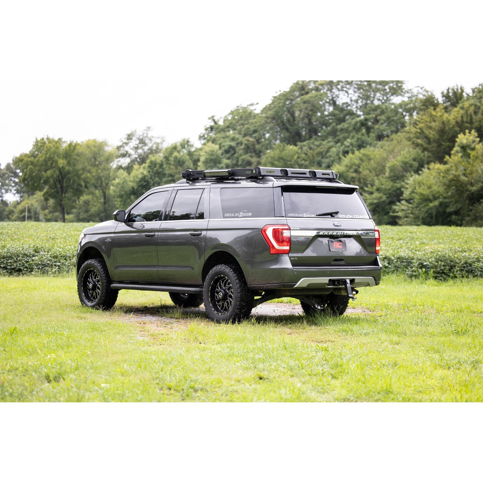 3" Suspension Lift Kit Rough Country for 18-24 Ford Expedition 4WD - 40240RED
