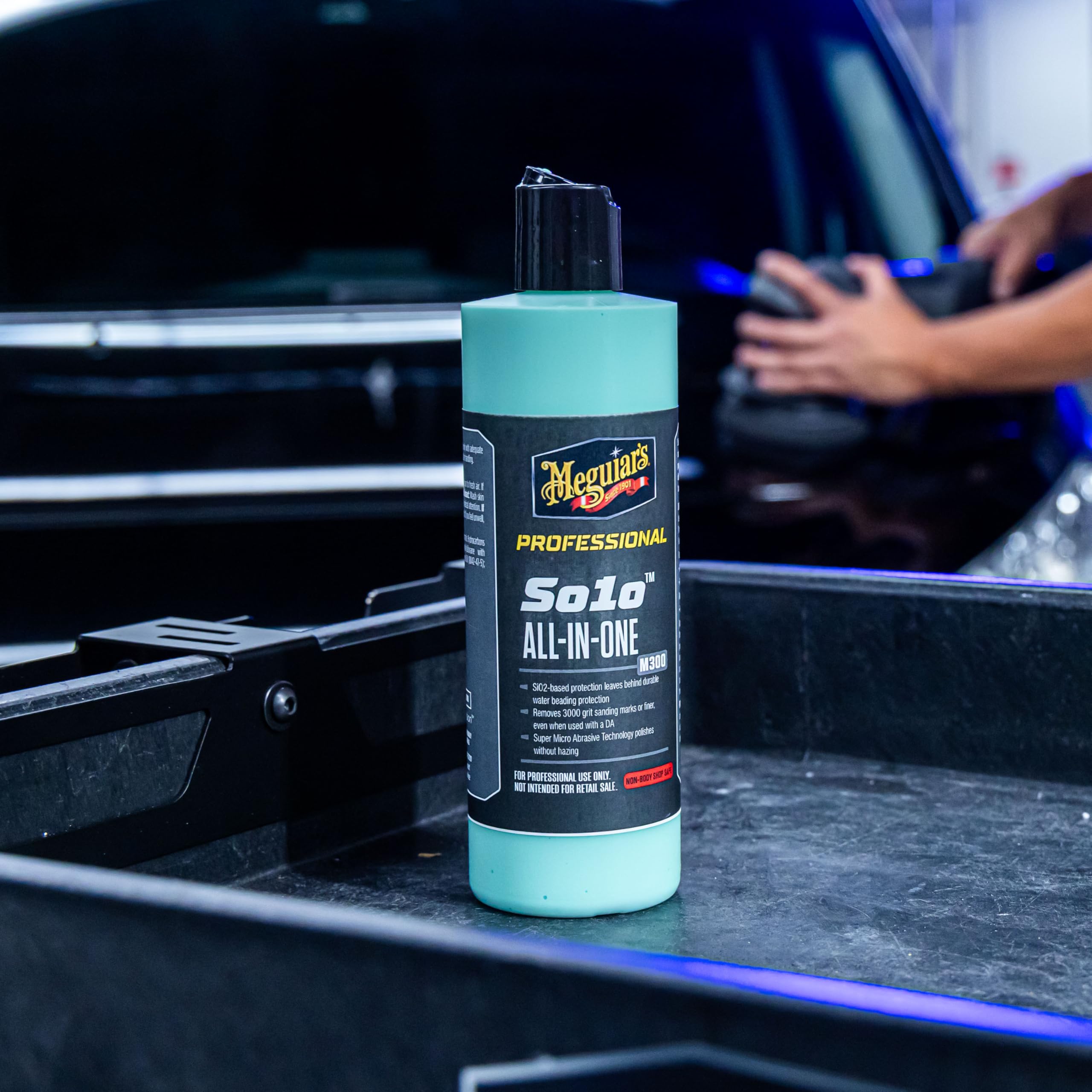Meguiar's Dispenser Professional Bottle D9916 - Empty Squeeze Bottle with Self-Cleaning Pop Top to Prevent Clogs, Perfect for a Variety of Detailing Products, Refillable Dispenser Bottle, 16 Oz