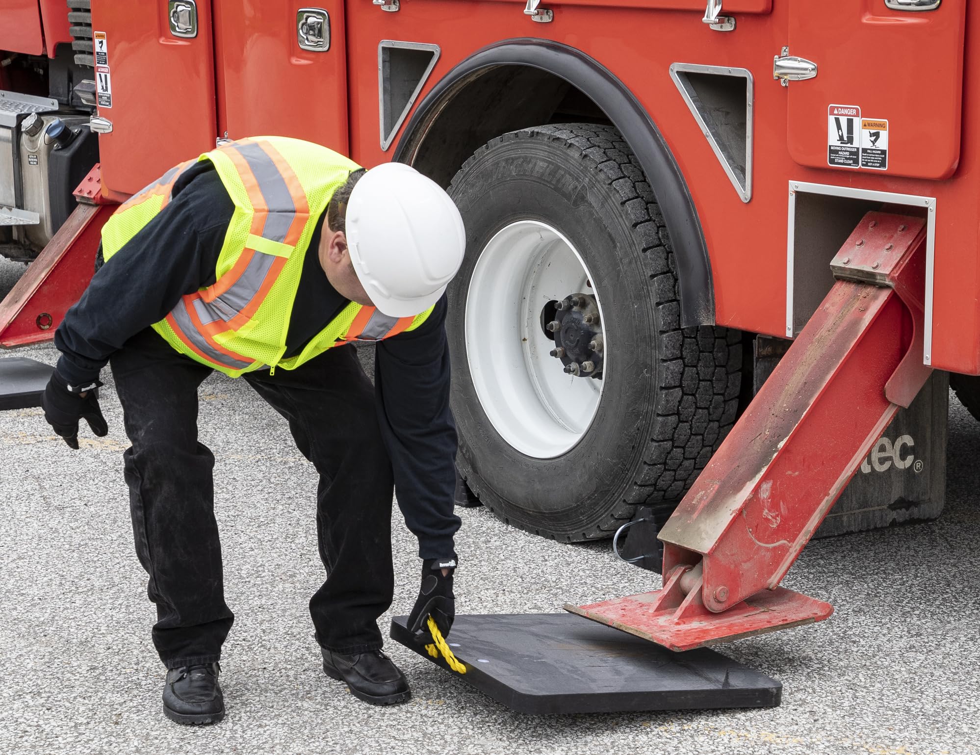 Buyers Products HDPE Poly OP18X18P Outrigger Pad 18x18x1 Inch – Heavy Duty Jack Pad for Utility Trucks, Cranes, RV Accessories – Lightweight Non Slip Pad with Rope Handle for Trailers & Campers