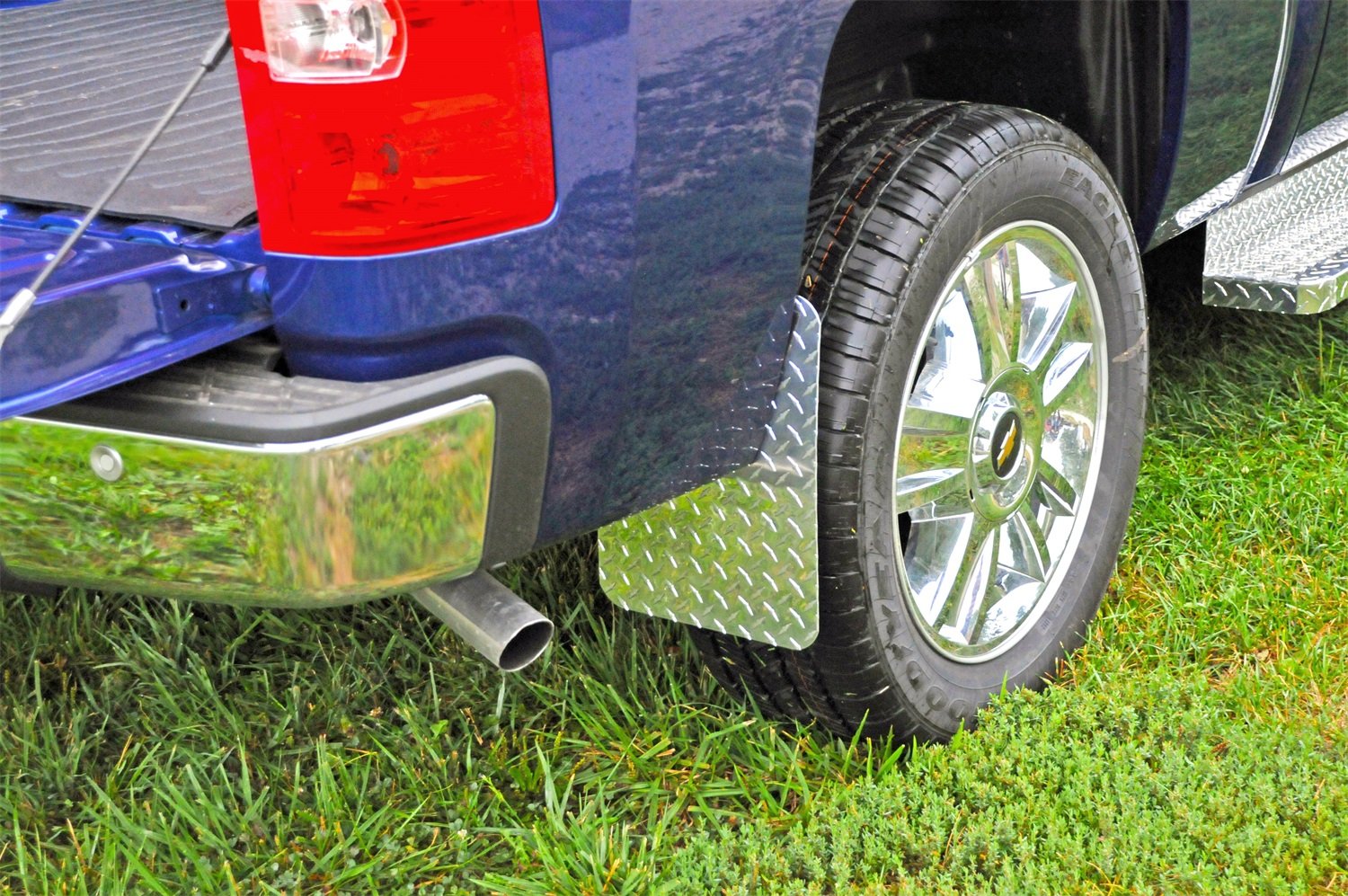 Brite-Tread Dee Zee DZ1800 Full Size Mud Flaps