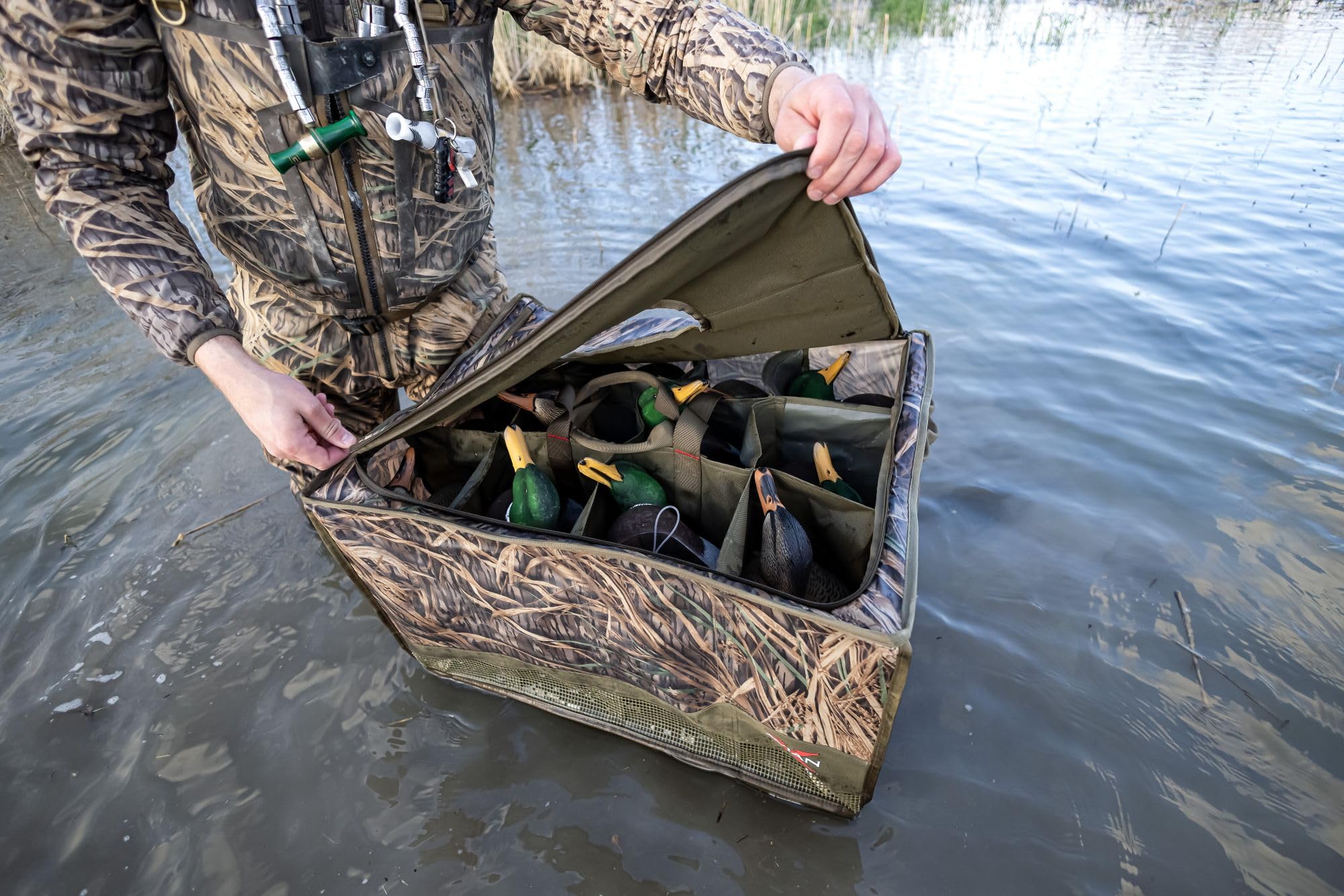 Mossy Oak SHADOWGRASS Avian-X Floating Slotted Decoy Bag
