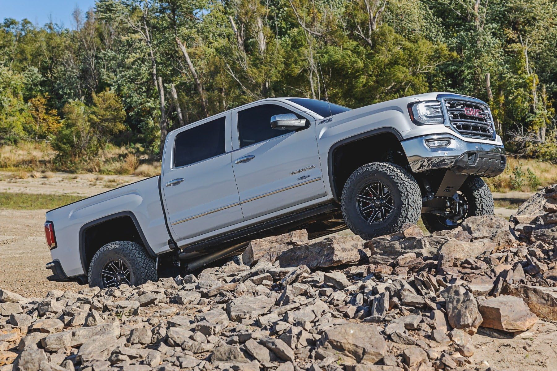 7" Lift Kit Rough Country with N3 Struts/N3 Rear Shocks for Chevy Silverado & GMC Sierra 1500 (2016-2018 w/Stamped Steel Control Arms)