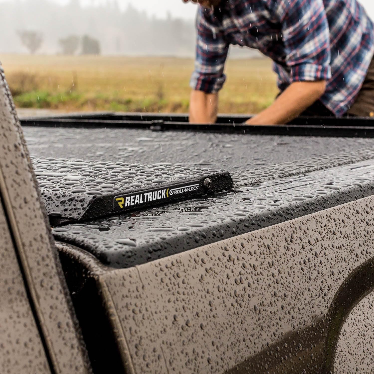 LG152M Roll-N-Lock M-Series Tonneau Cover for Ford F-250 Super Duty-96.5 in,Black