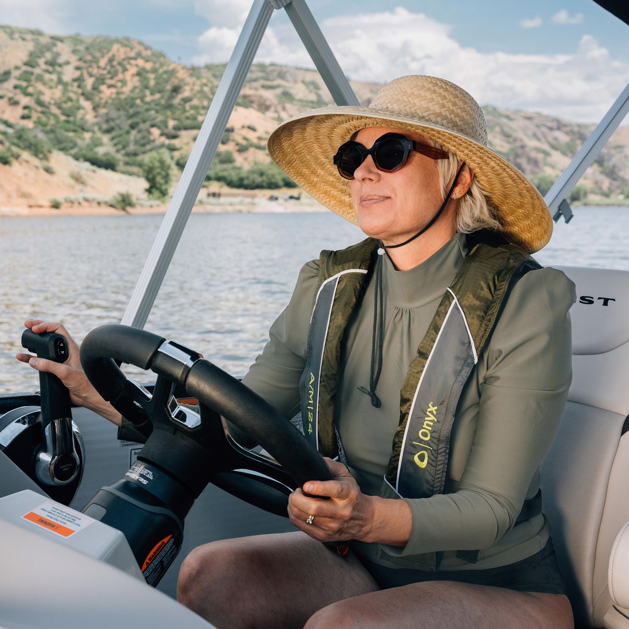 Onyx A/M-24 Inflatable Automatic/Manual Life Jacket, U.S. Coast Guard Approved, Low Profile, Compact Design, Manual Convertible Inflation Option