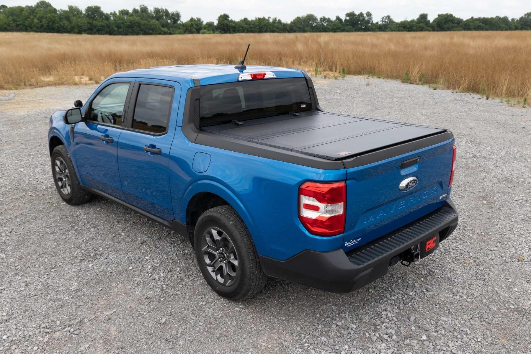 Rough Country Hard Tonneau Cover Tri-Fold for Ford Maverick (2022-2025) - Aluminum Flip-Up Folding Bed Cover, Fits 4'6 (54.4") Bed
