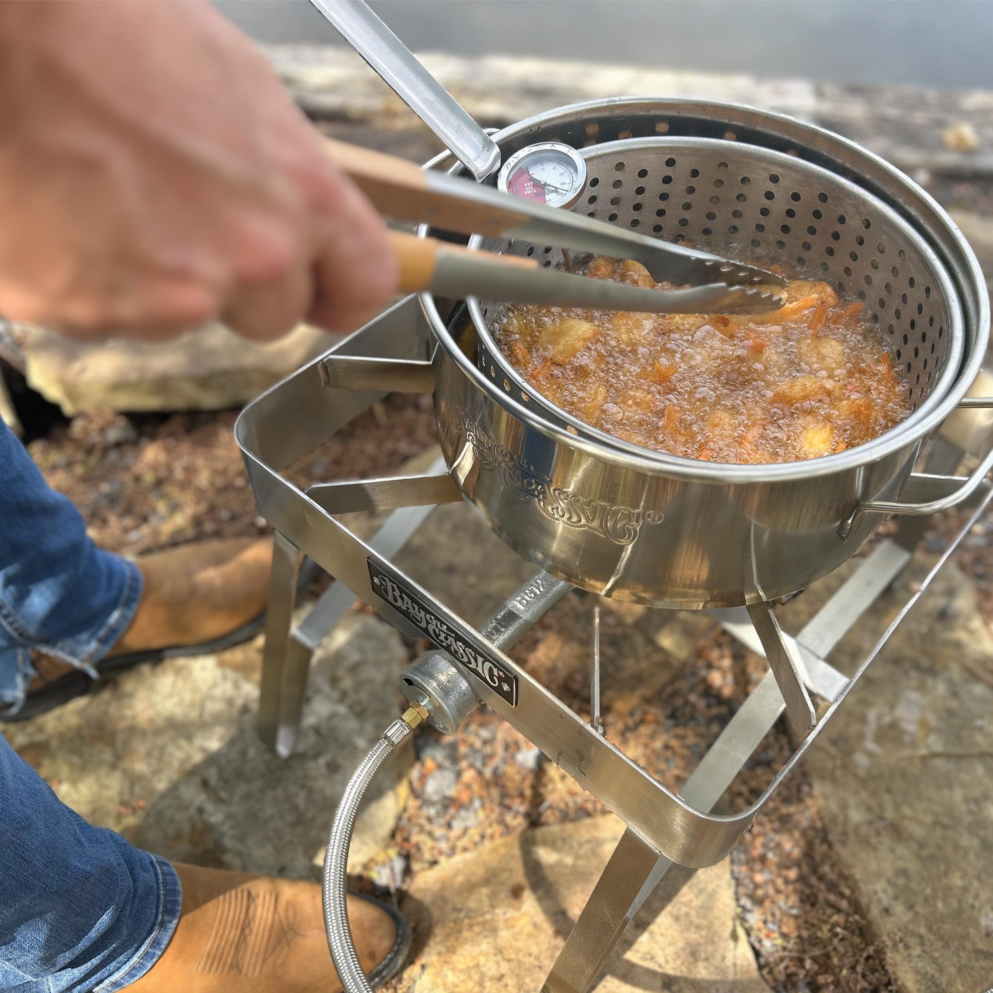 10-qt Bayou Classic Stainless Steel Fry Pot Perfect For Frying Fish Shrimp Chicken Hushpuppies and Fries Includes Stainless Steel Perforated Basket 5-in Frying Thermometer and Stainless Lid