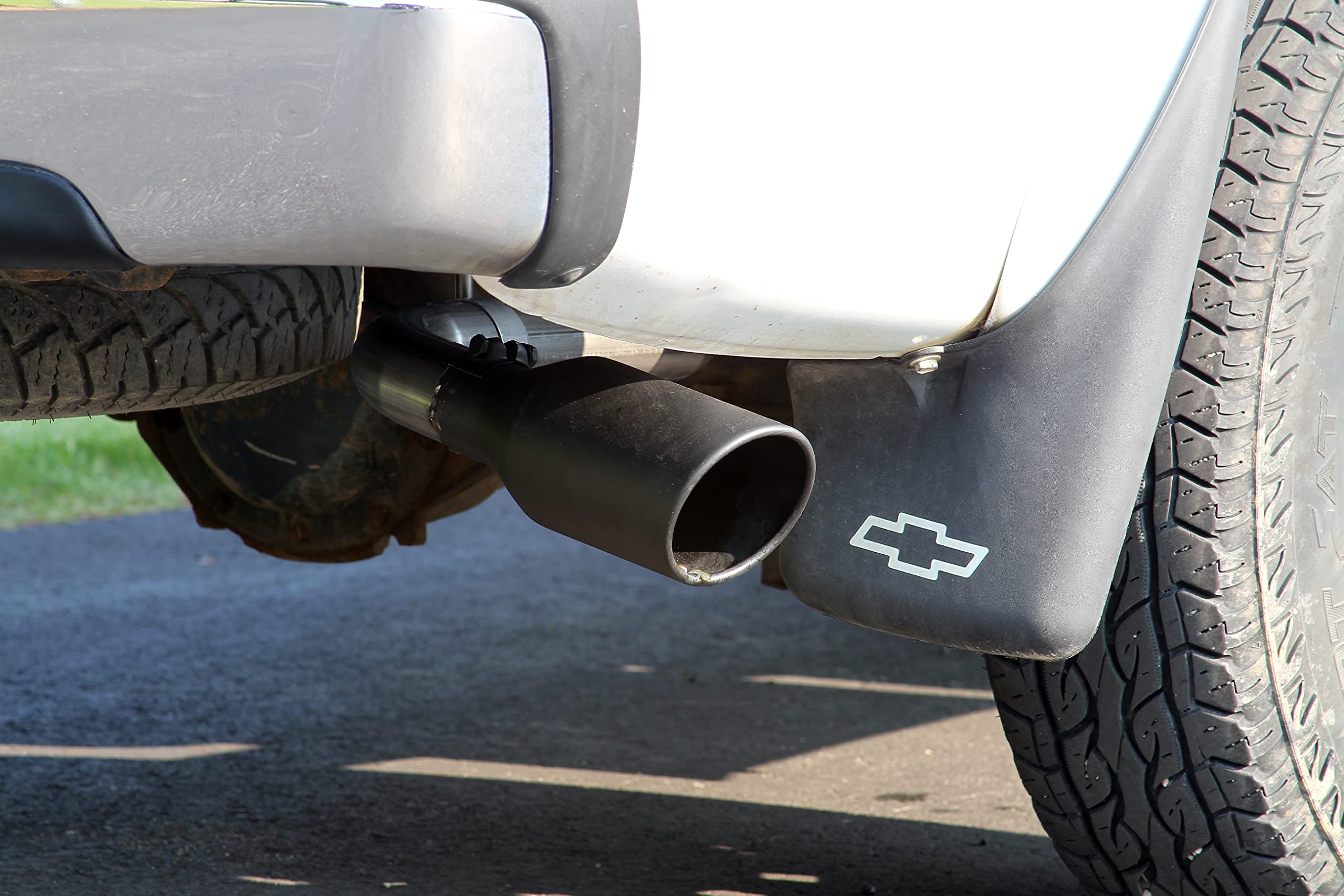 Flowmaster FlowFX Cat-Back Exhaust 3 to 2.5 Inch Stainless 4.5 Inch Black Tips Compatible with 1999-2007 Classic Body Chevy Silverado GMC Sierra 1500 4.3L 4.8L 5.3L 2/4WD 143.5 Inch Wheelbase 717924