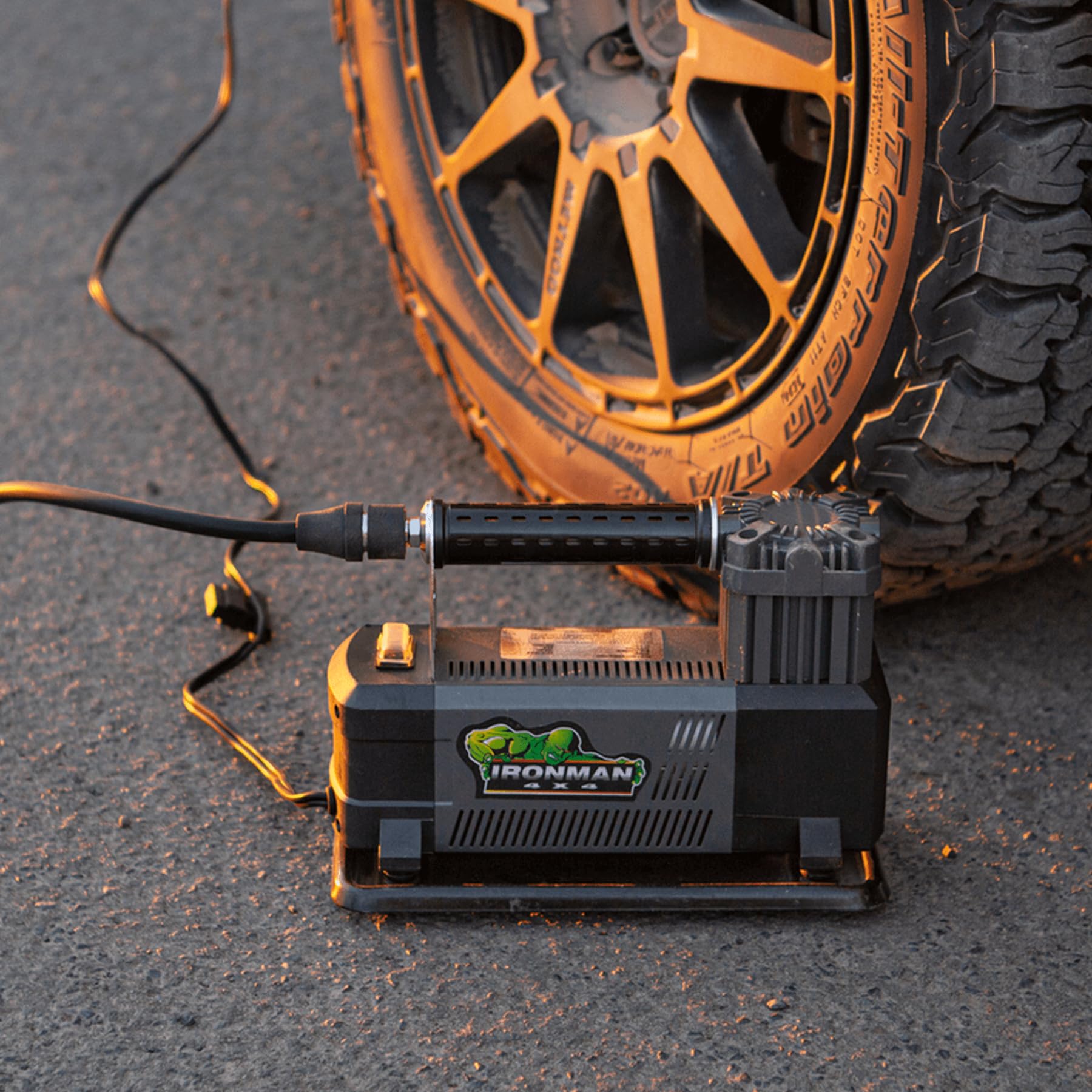3.2CFM IM4x4 Air Champ 12V Portable Air Compressor