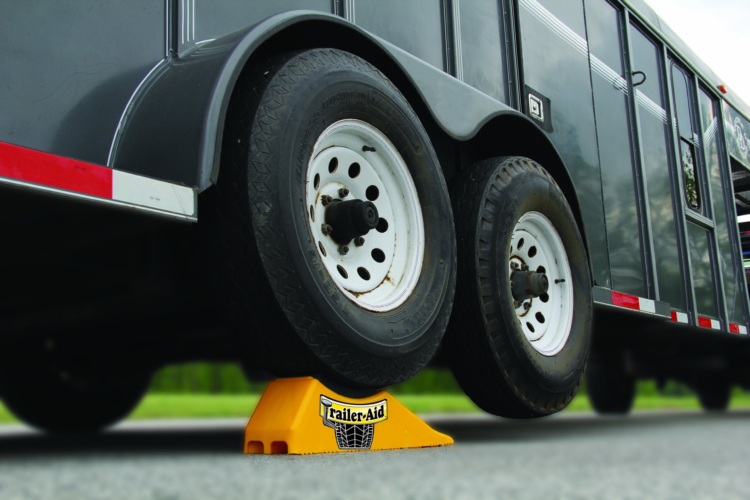 Camco Trailer Aid Tandem Tire Changing Ramp with 4.5-Inch Lift, Yellow (21000)