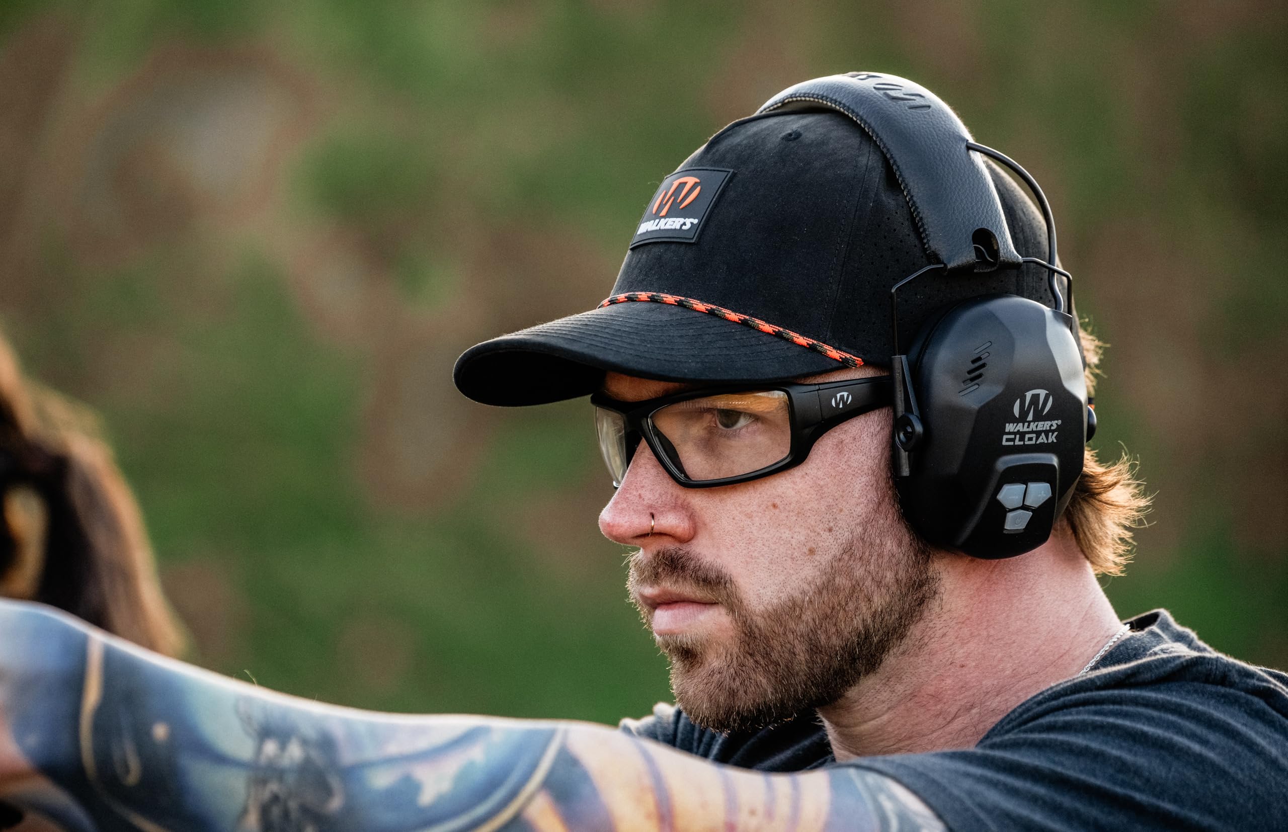 Cloak WALKER'S Dual Mic Sound-Enhancing 23-25dB Noise Reduction Rating Hunting Gun Range Shooting Hearing Protection Electronic Muffs, 2 AAA Batteries Included