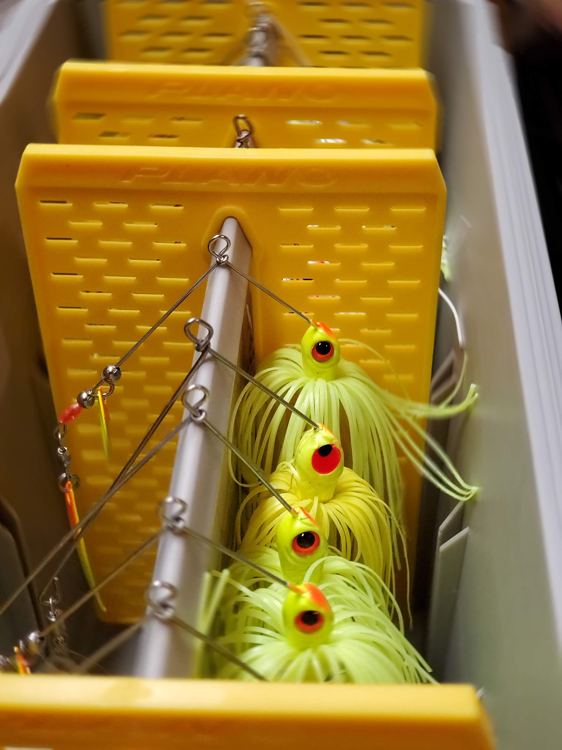 Plano EDGE Tackle Utility Box Premium Spinnerbait, Clear and Yellow, Rust-Resistant Storage, Waterproof Tackle Tray Organizer for Buzz Baits, Swimbaits, and Crankbaits