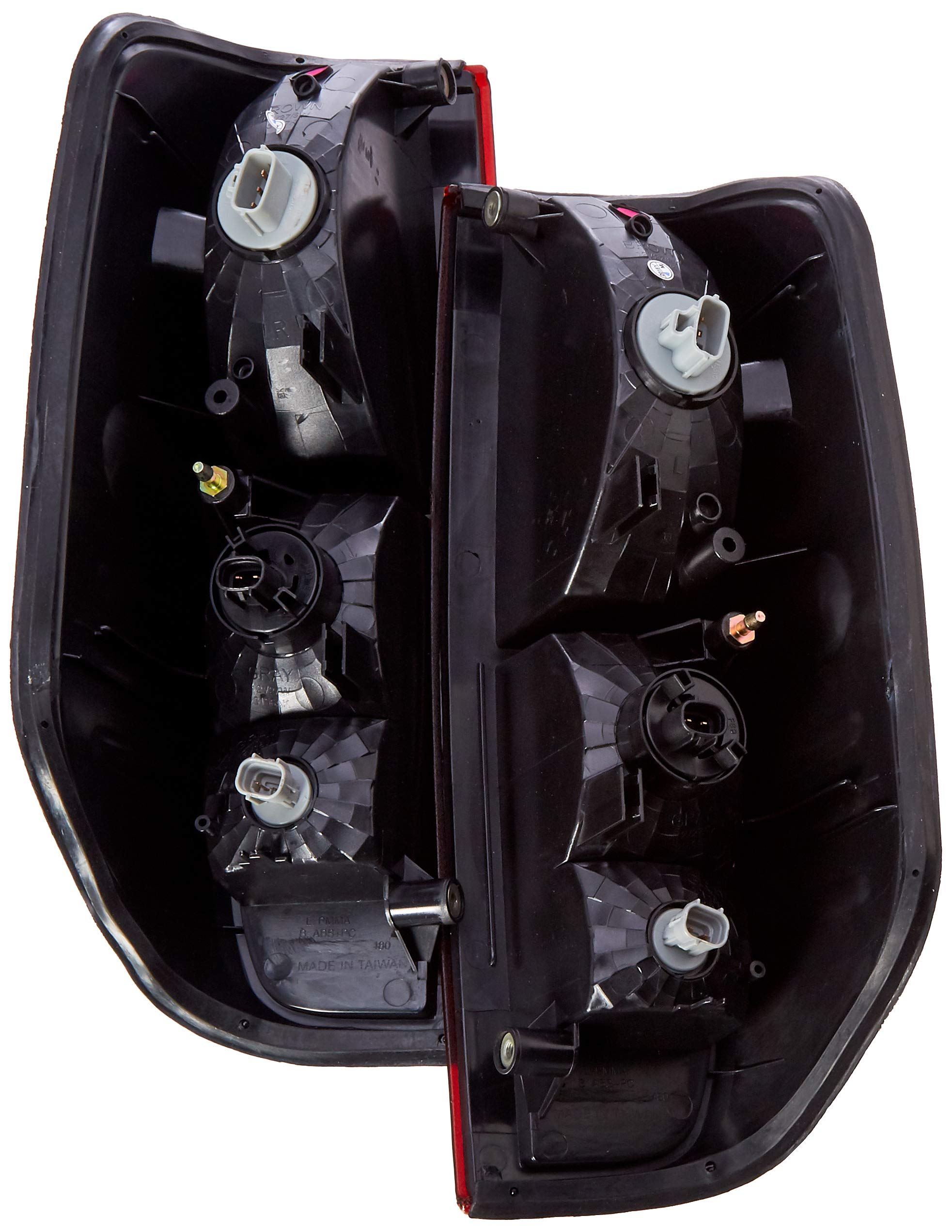 Nissan Frontier Xtune ALT-JH-NF05-OE-RSM Tail Light