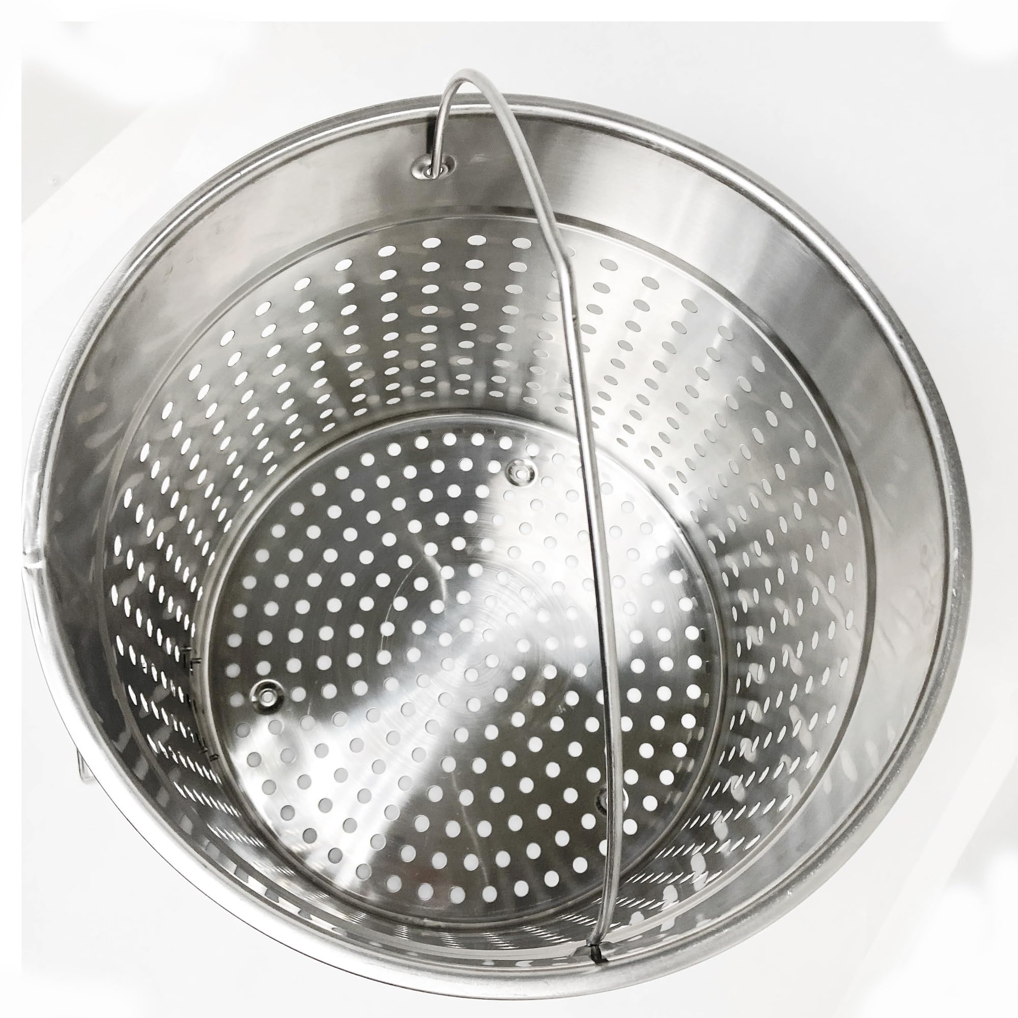 Bayou Classic 44-qt Stainless Stockpot w/Basket Features Heavy Welded Handles Domed Vented Lid Perforated Stainless Basket Perfect For Low Country Boils Steaming Gumbo and Stews