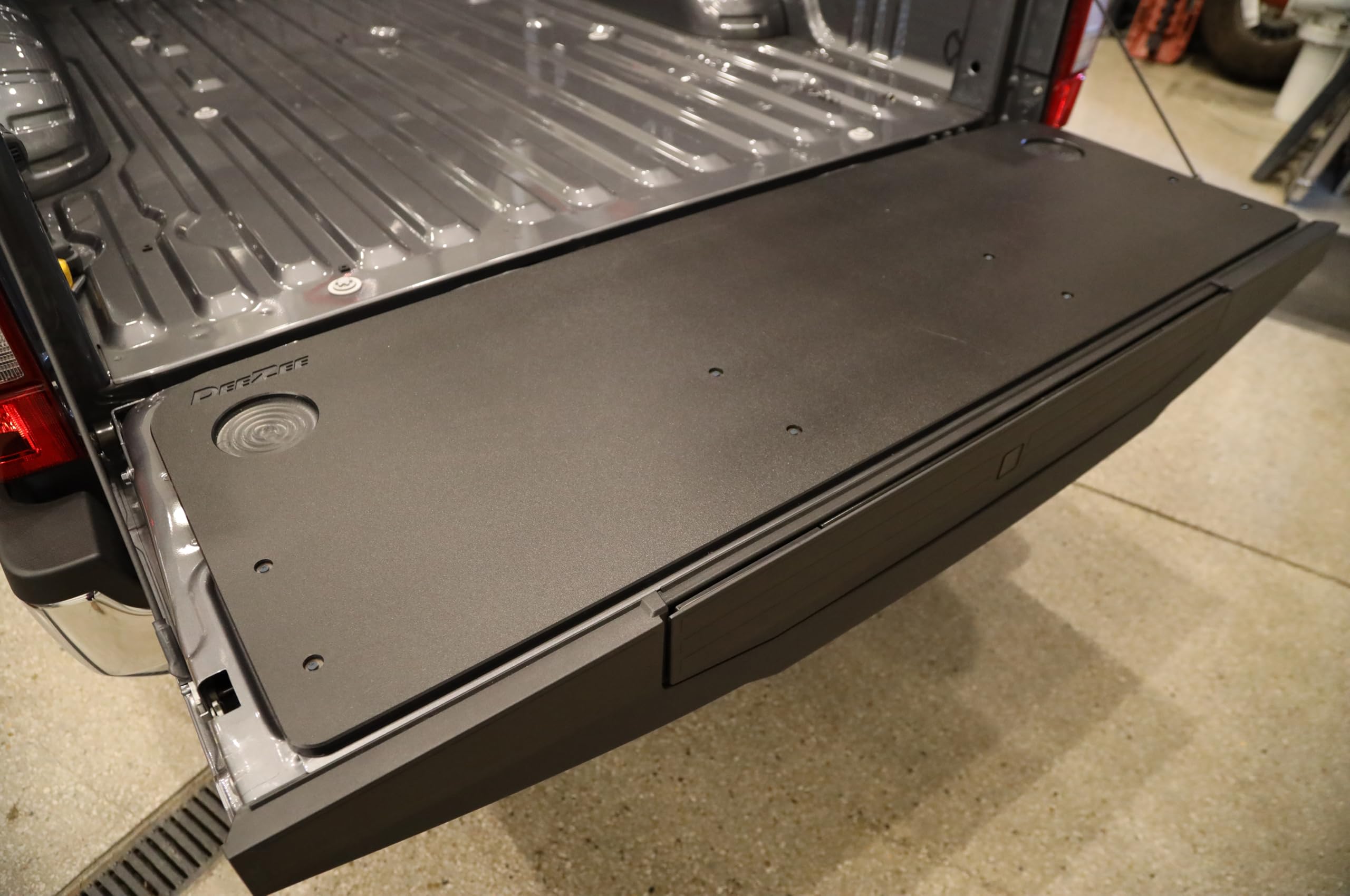 Dee Zee Polymer DZ284103 Tailgate Board Super Duty 17+