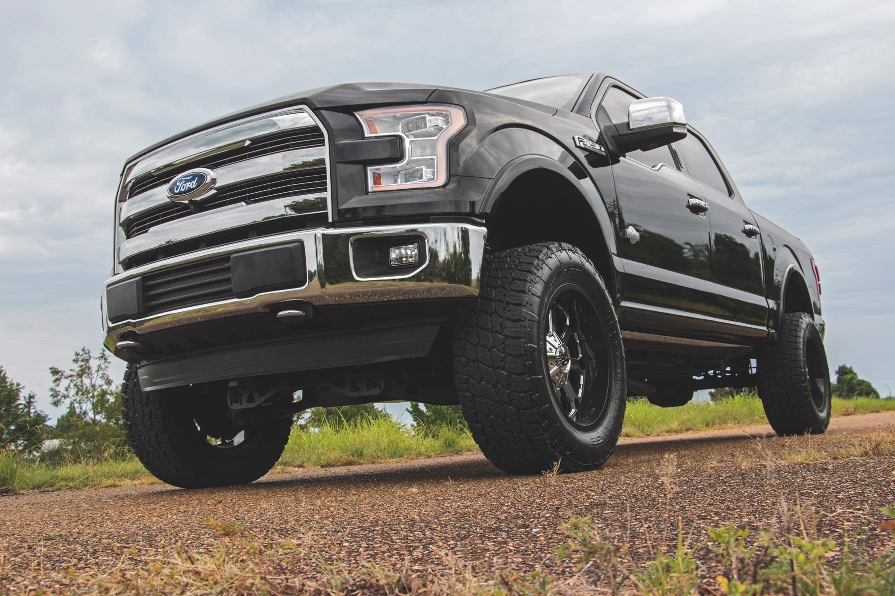 6" Rough Country Suspension Lift Kit for Ford F-150 4WD (2014) - Adjustable Vertex Coilovers & V2 Rear Monotube Shocks, Fits 35" Tires