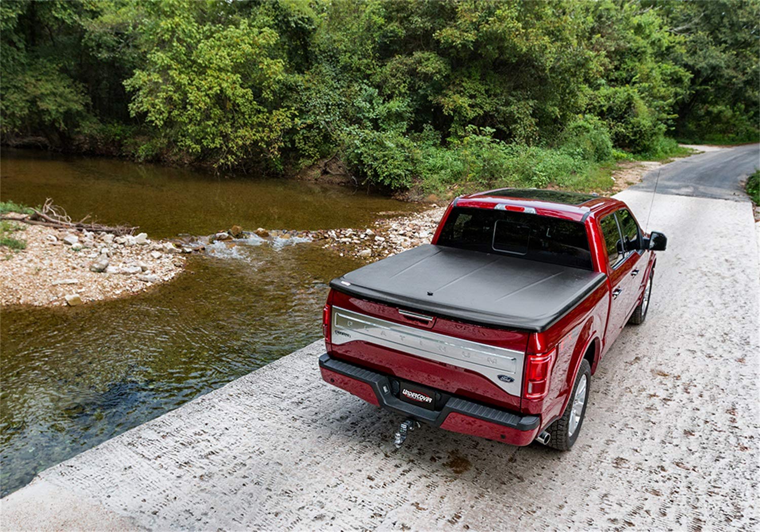 UnderCover SE RealTruck One-Piece Truck Bed Tonneau Cover | UC1066 | Fits 2007 - 2013 Chevy Silverado 1500 5' 9" Bed (69.3")