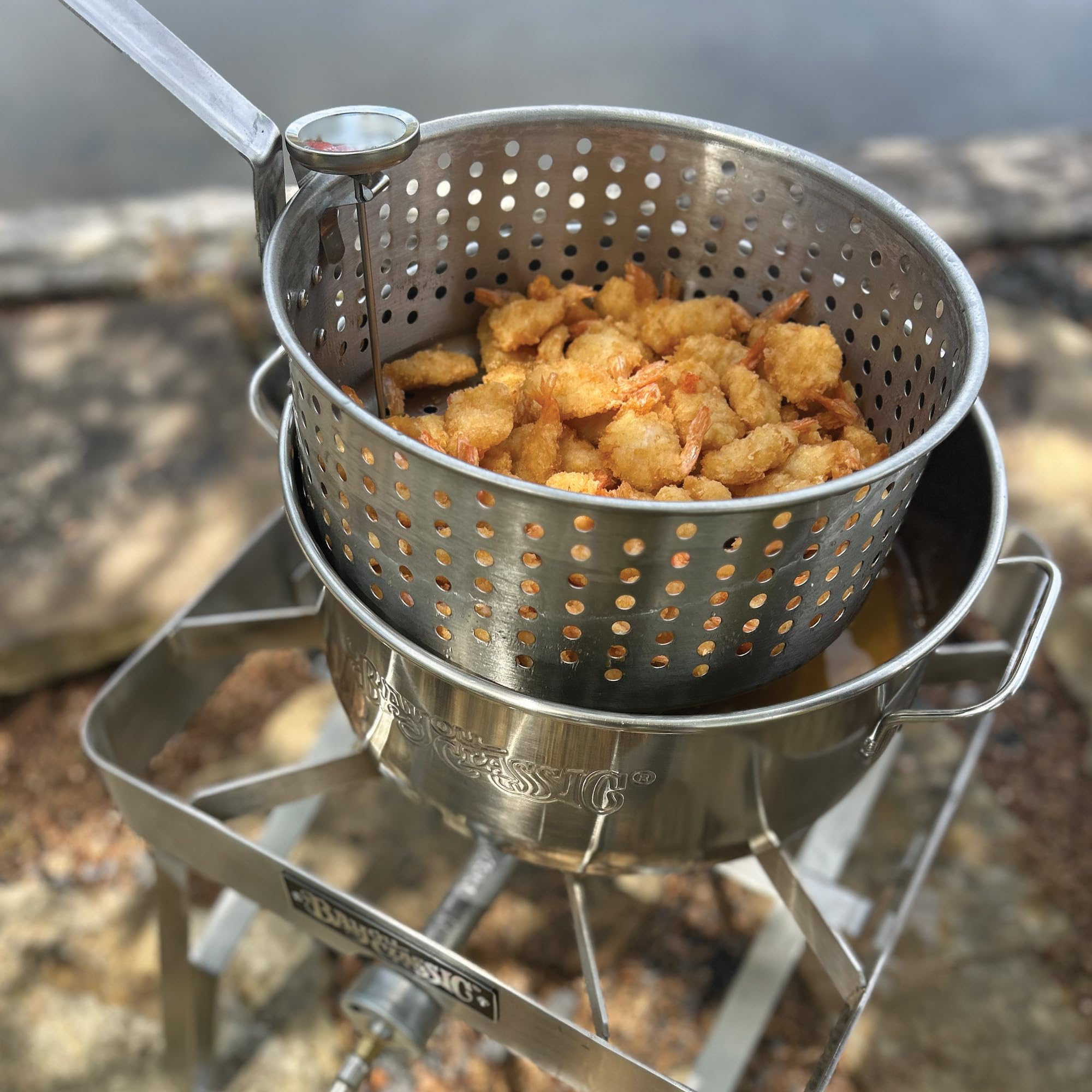 10-qt Bayou Classic Stainless Steel Fry Pot Perfect For Frying Fish Shrimp Chicken Hushpuppies and Fries Includes Stainless Steel Perforated Basket 5-in Frying Thermometer and Stainless Lid