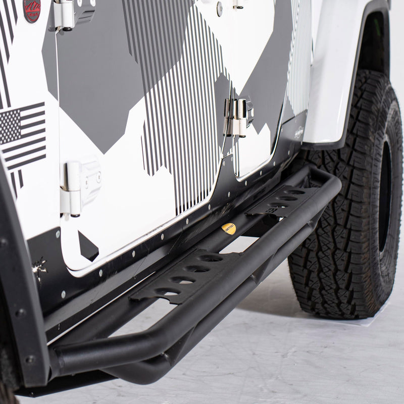 SRC Side Armor Smittybilt w/Step – Textured Black (Fits 20+ JT) – SB79634