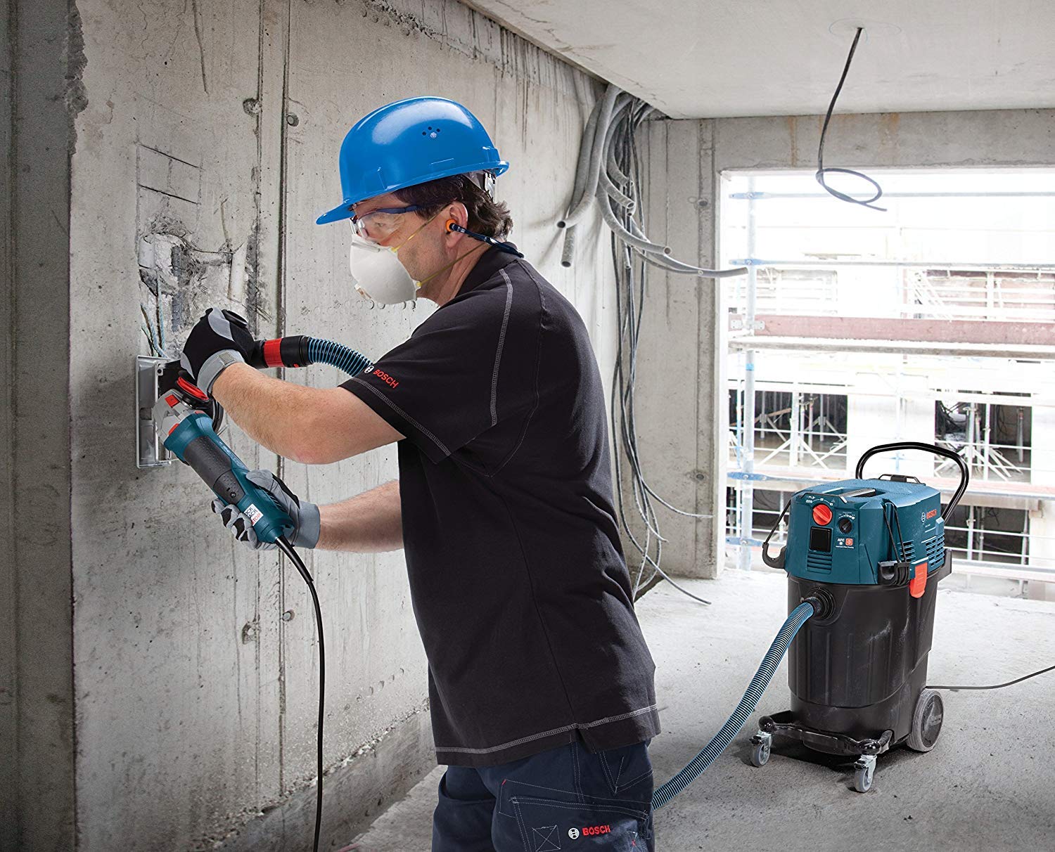 14 Gallon BOSCH VAC140AH Portable Dust Extractor with Auto Filter Clean and HEPA Filter
