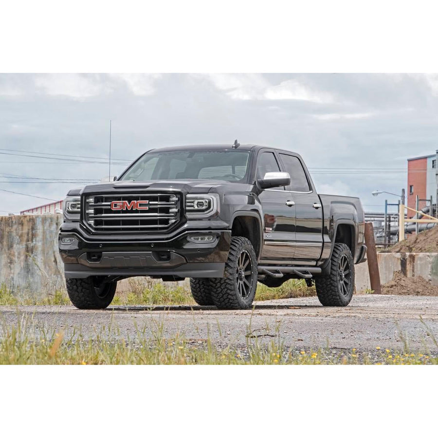 Rough Country 3.5" Lift Kit with M1 Struts/M1 Rear Shocks for GMC Sierra & Chevy Silverado 1500 (2007-2013) - Red Control Arms