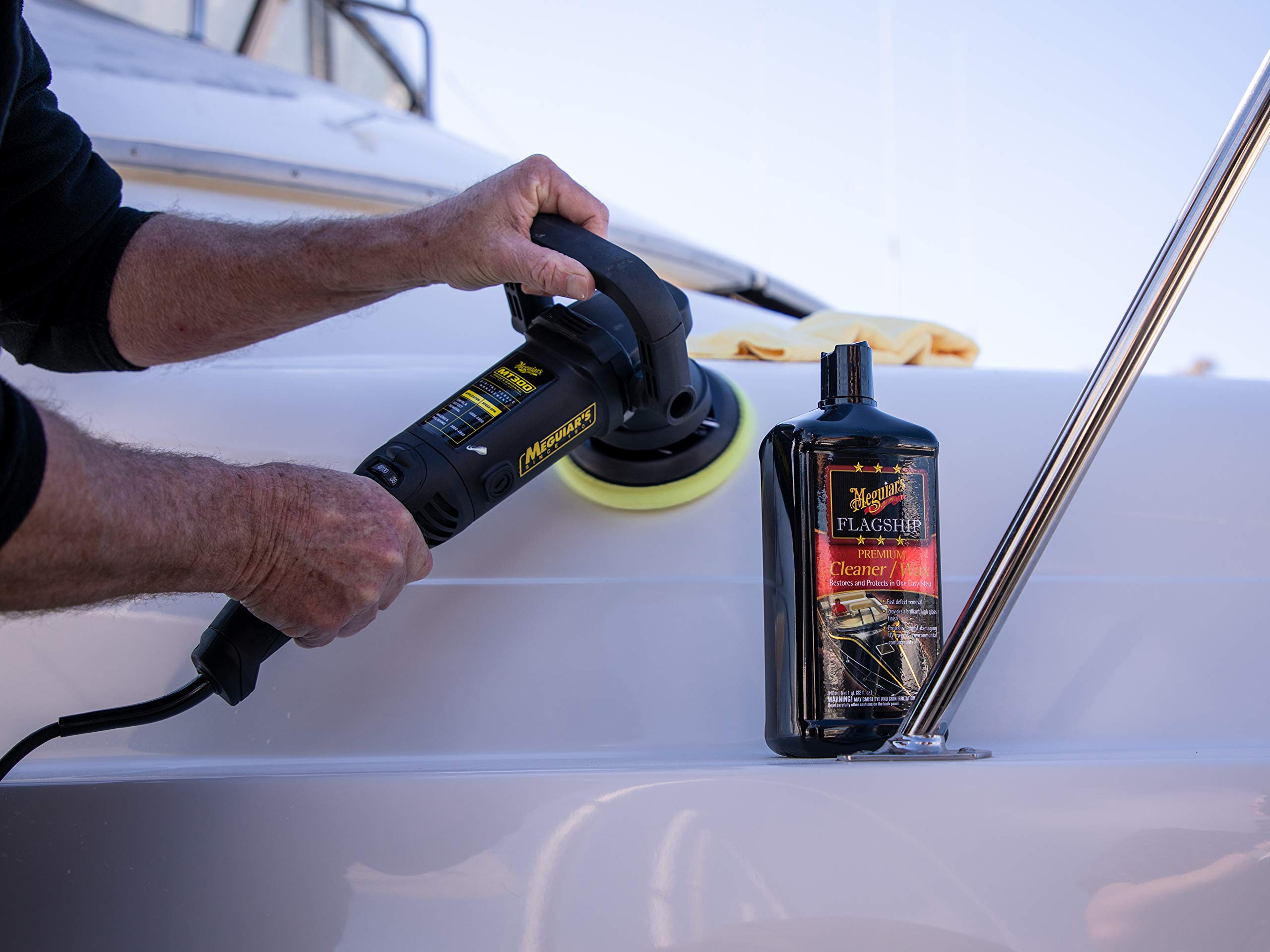 Meguiar's Premium Cleaner Wax Flagship M6132 - Pro-Grade Boat and RV Cleaner Wax for Fiberglass & Gel Coats - Remove Defects, Boost Gloss and Apply Long-Lasting Protection All in One Step, 32 Oz