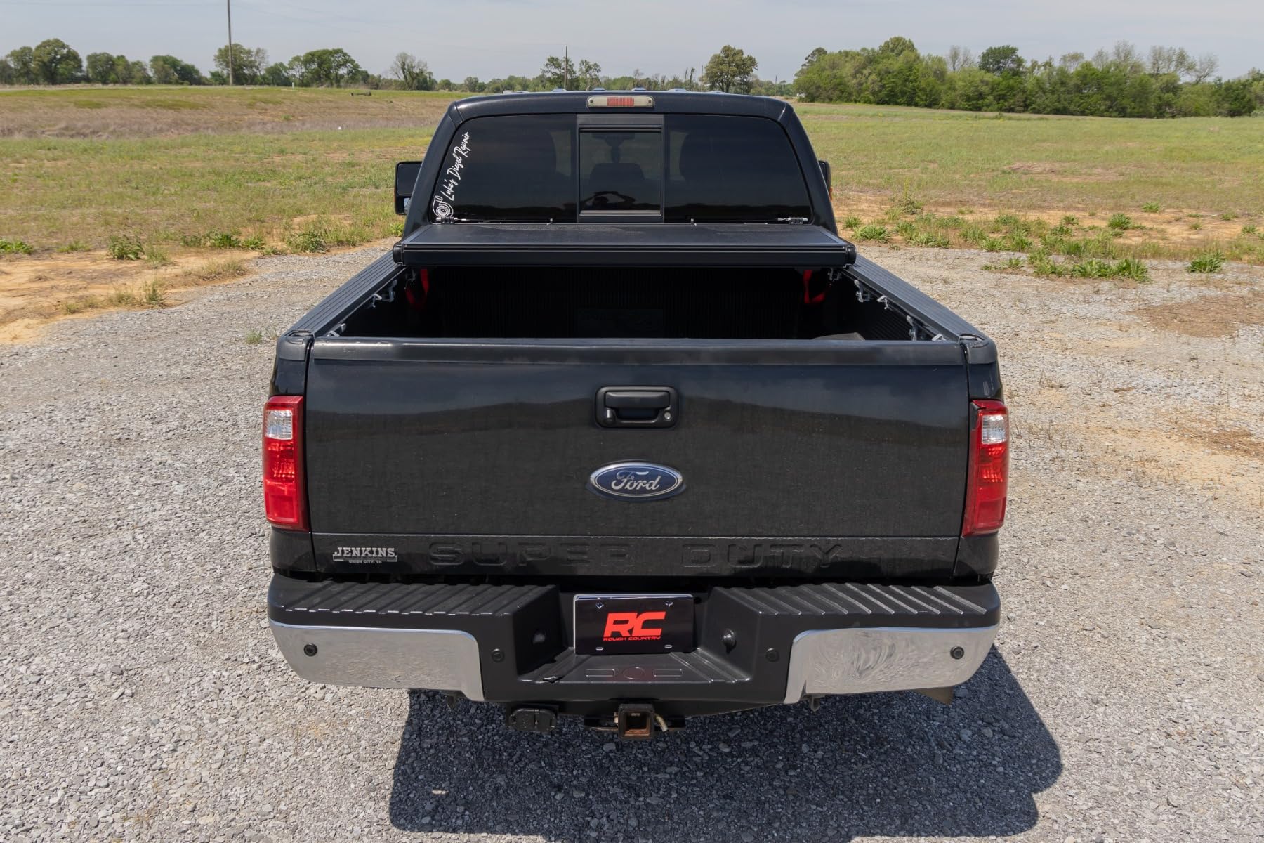 Low-Profile Rough Country Hard Tri-Fold Tonneau Cover for Ford F-250/F-350 Super Duty (1999-2016) - Aluminum Truck Bed Cover, Fits 6'10 Bed (81.9")