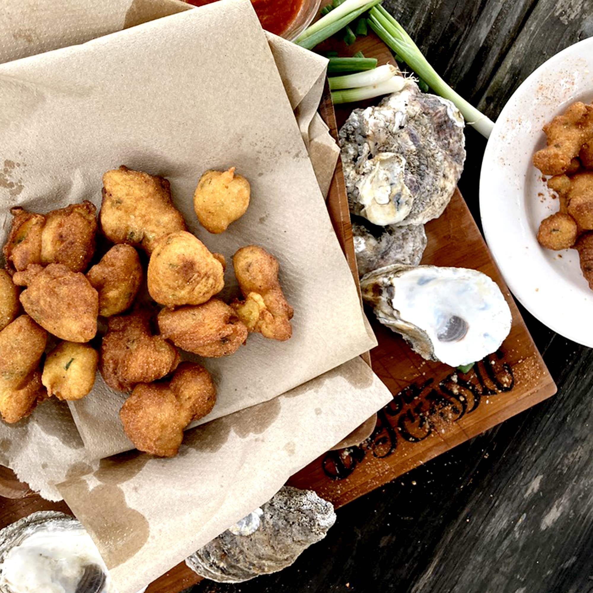 Bayou Classic 10-qt Aluminum Fry Pot 4010 Features Heavy-Duty Riveted Handles Perforated Aluminum Basket Perfect For Frying Shrimp Chicken Hushpuppies and Fries