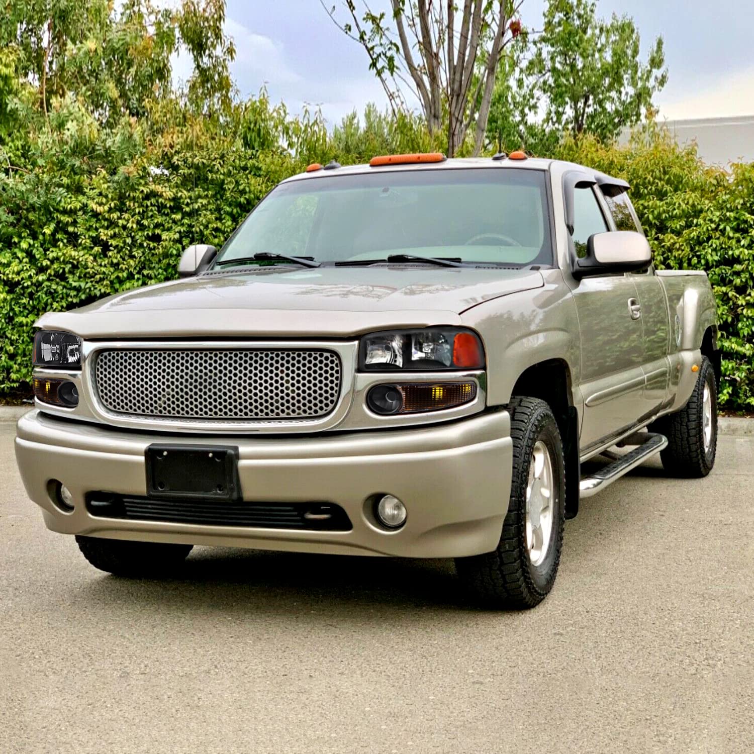 Bumper Lights SPEC-D TUNING Black Compatible with 2000-2006 GMC Sierra Yukon XL 1500, Left + Right Pair Lamp Assemblies