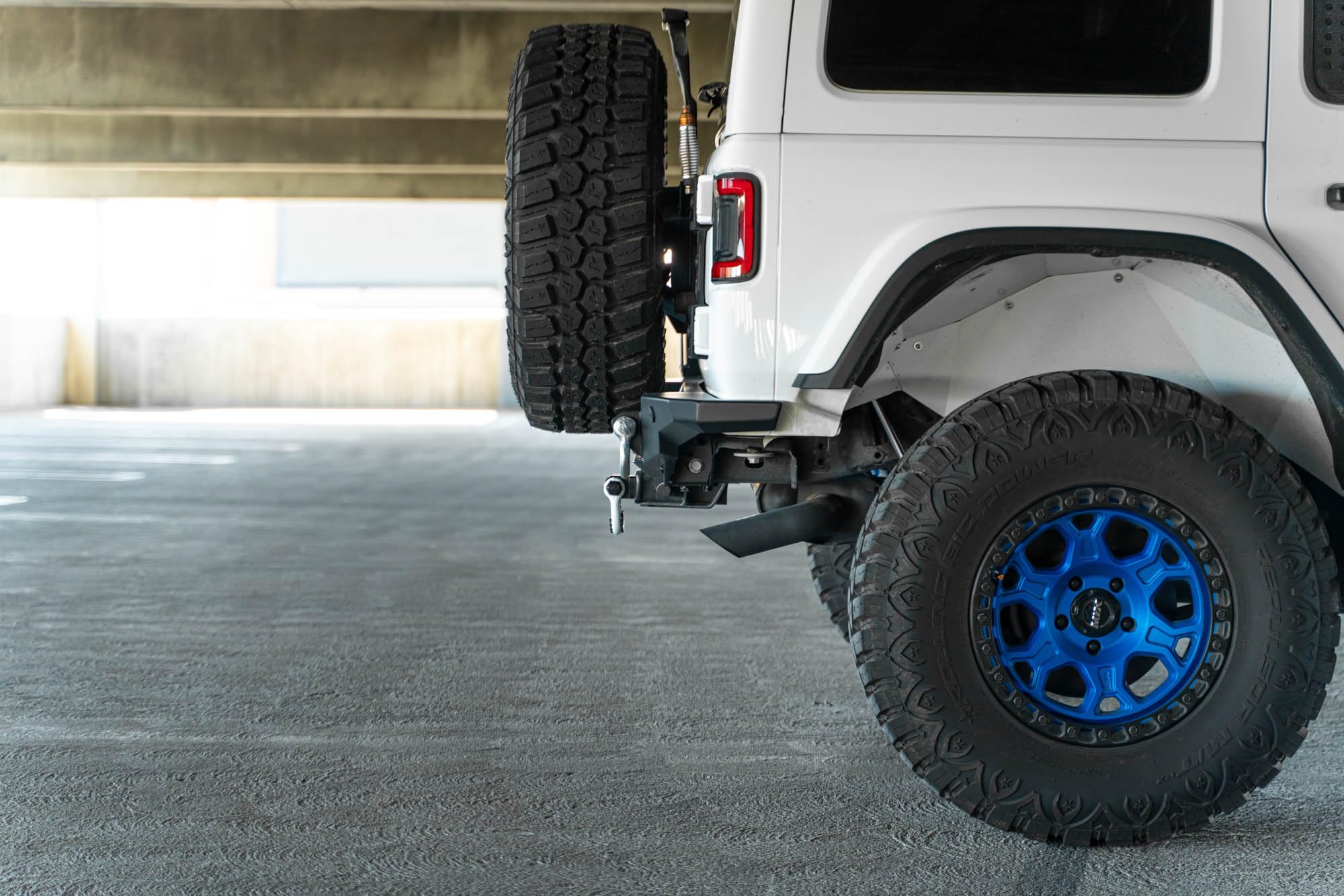 FS-15 Series DV8 Offroad Rear Bumper for the 2018-2025 Jeep Wrangler JL | Compatible with Factory Hitch | License Plate Relocation Bracket with Plate Light | Welded-in Zip Tie Tabs