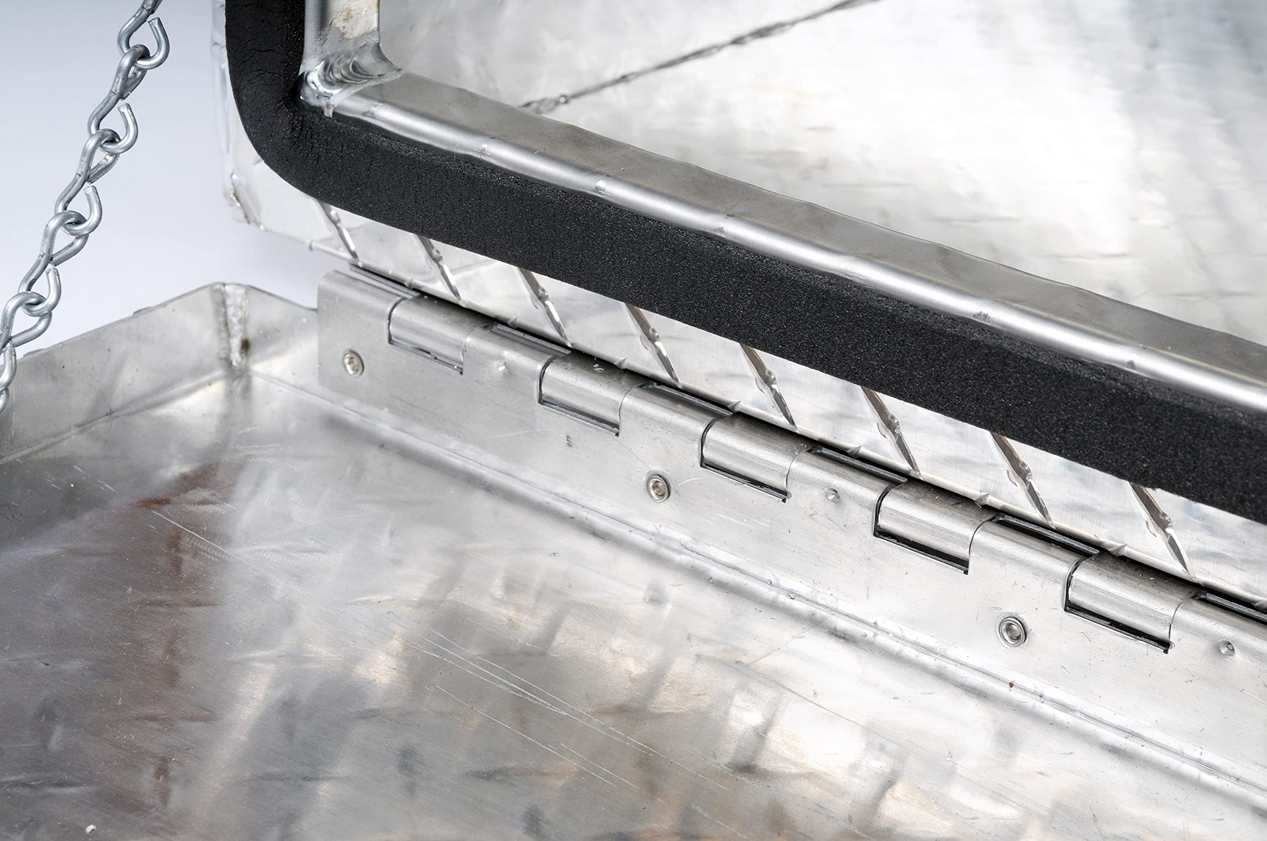 Brite-Tread Aluminum Dee Zee DZ77 Underbed Tool Box