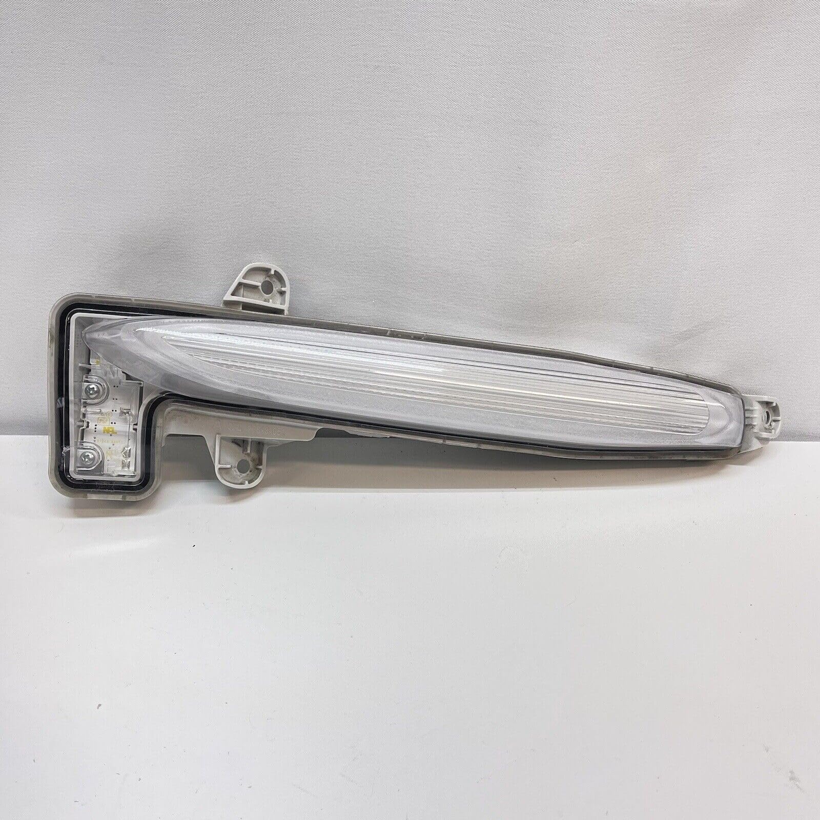 20-24 TYC CROLA US-BUILT (Fr 1-24) LED P.L RH (12-5465-00-9)
