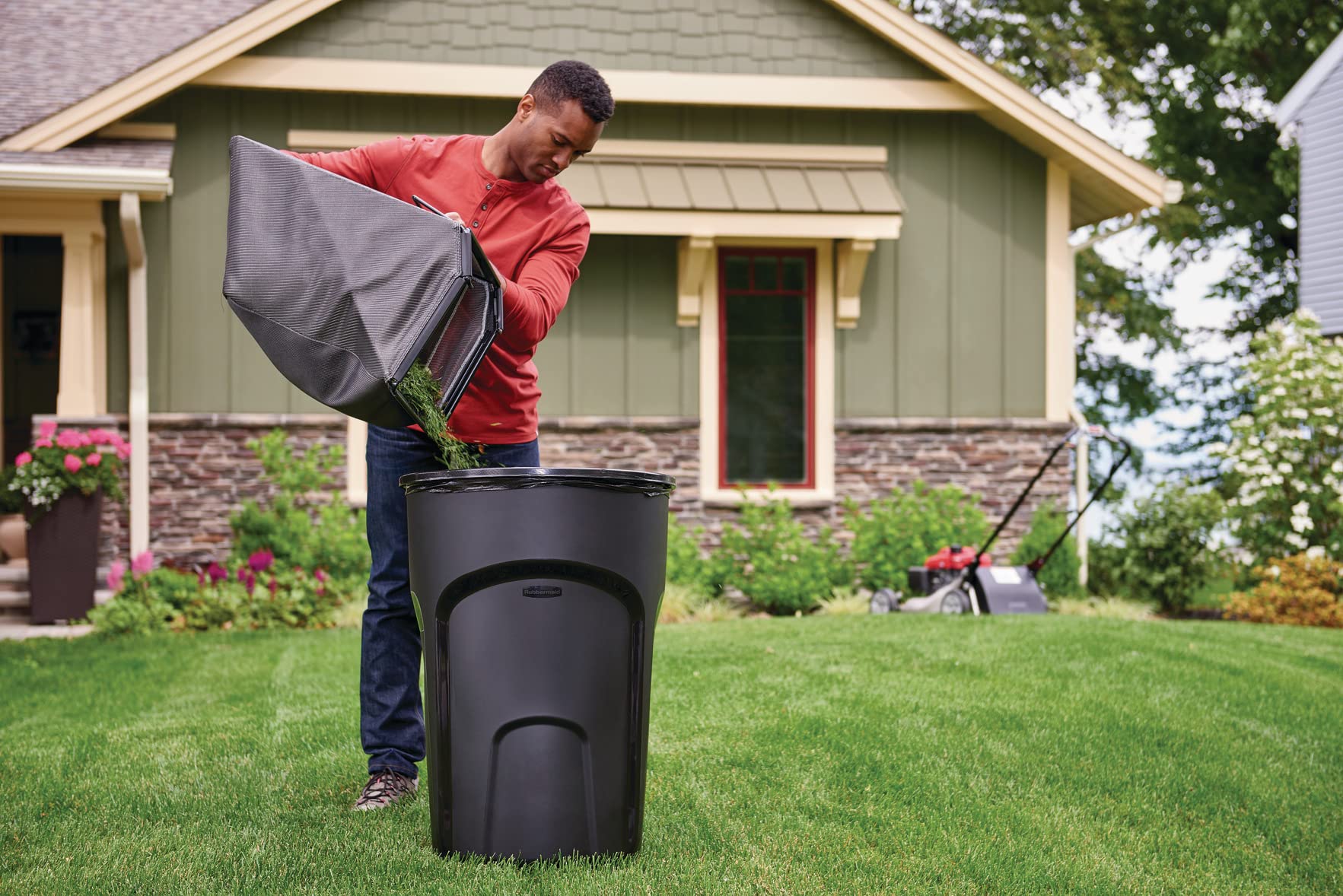 32G Rubbermaid Rollout Trash Can, Black