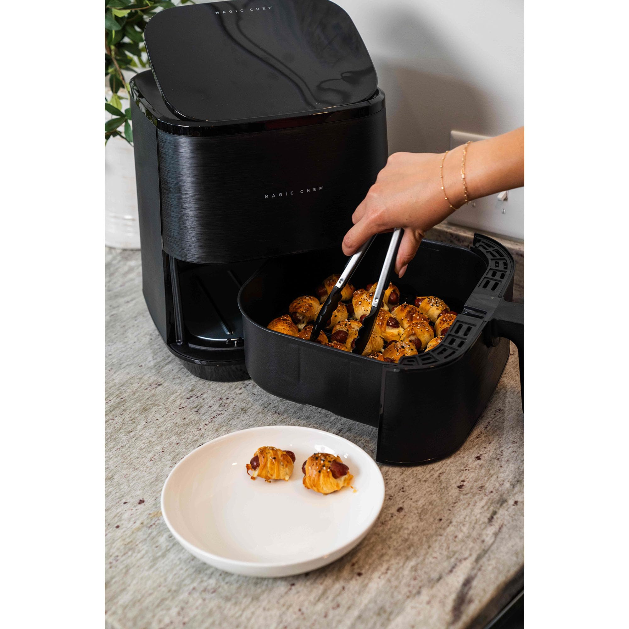 Panel Air Fryer 5.8 qt., in Black