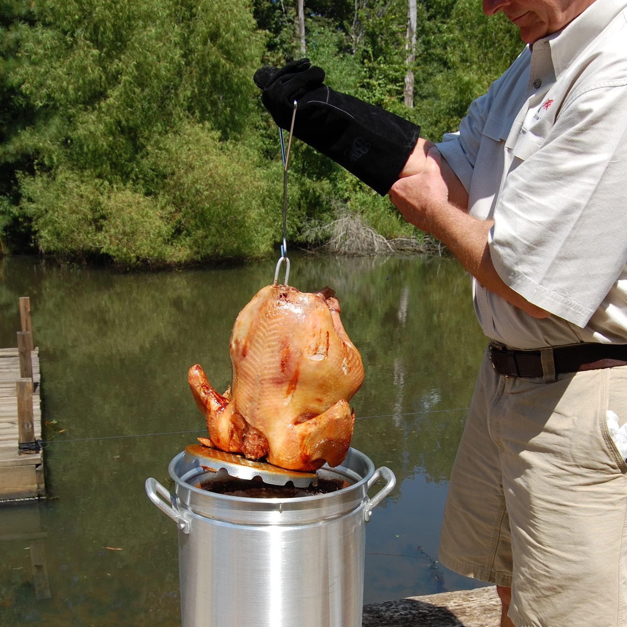 Bayou Classic 44-qt Turkey Fryer Kit 200-440 Features w/Lid Poultry Rack & Lift Hook 14-in Tall Stainless Cooker Frame w/ 4-in Cast Aluminum Burner