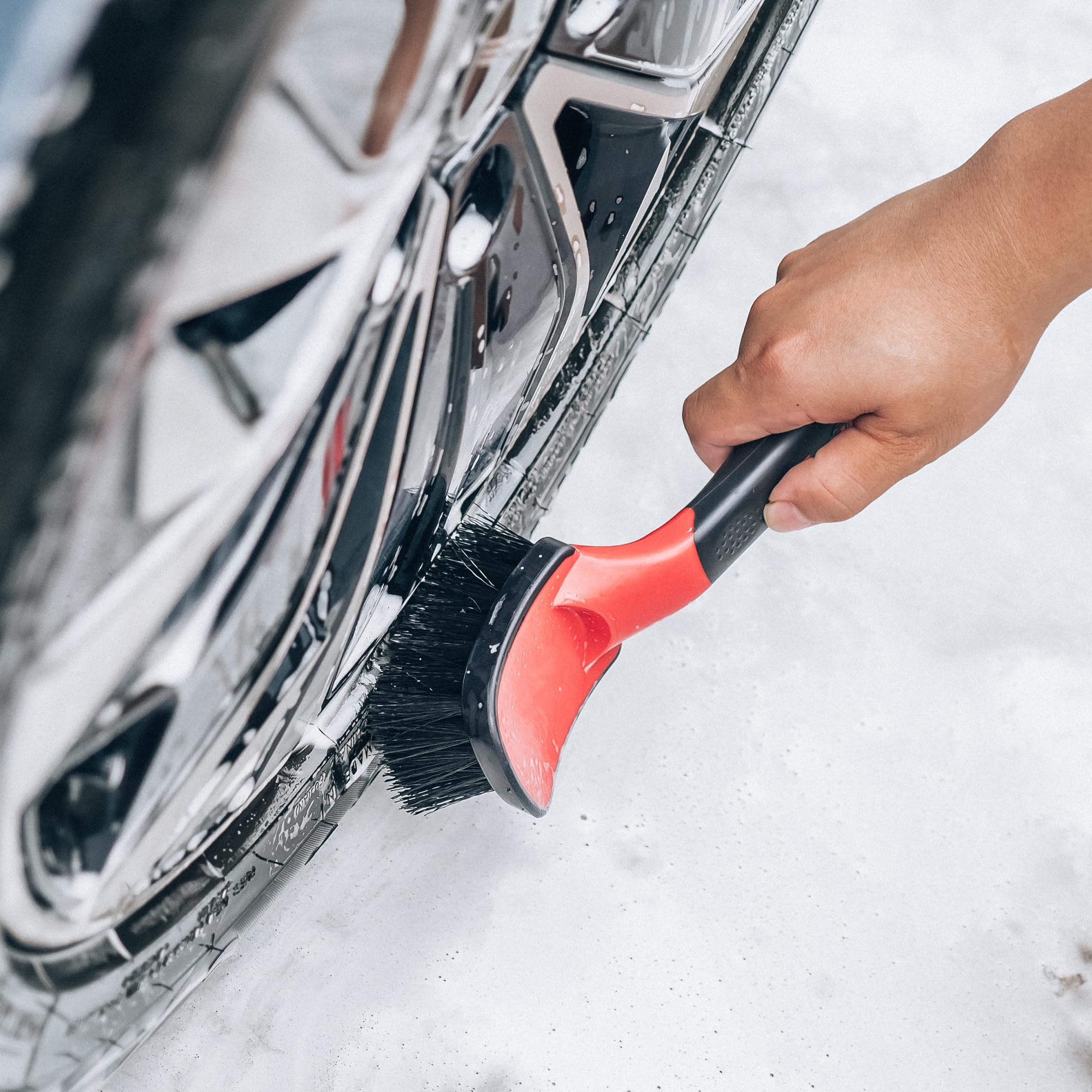 Maxshine Heavy Duty Universal Soft Grip Brush | Ergonomic Short Handle, Anti-Slip Grip, Scratch-Resistant Bumper | Stiff Bristles for Tires, Carpets & Tough Surfaces | Auto, Boat & Marine Detailing