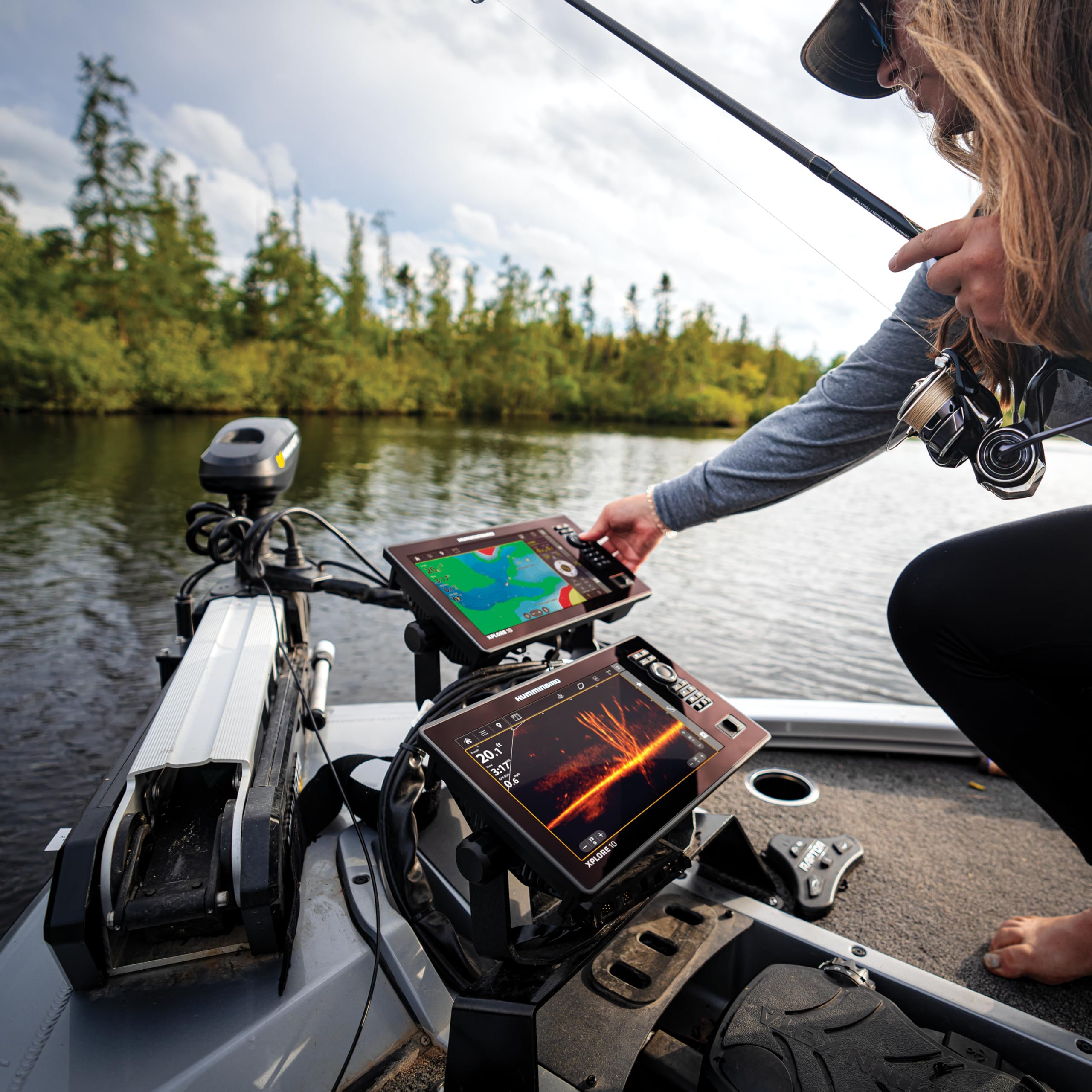 Humminbird 2 MEGA Live Forward-Facing Sonar Transducer for XPLORE, APEX, and SOLIX G3 Fish Finders