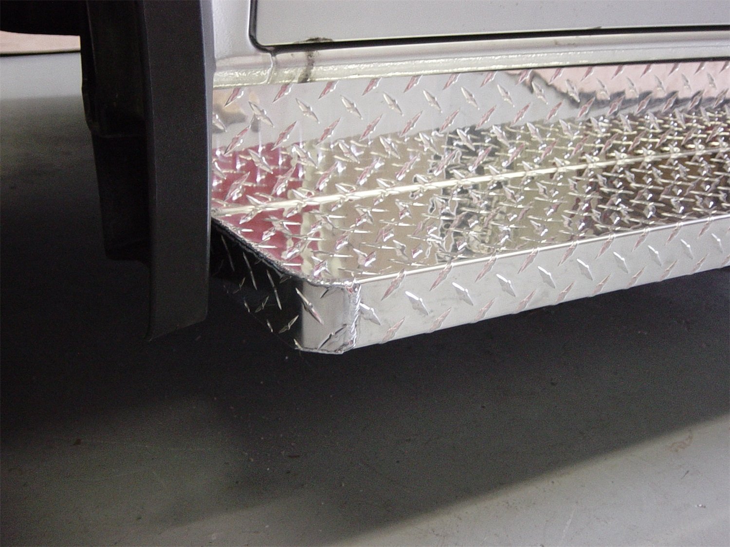 Owens Products 82327-01 Wheel To Wheel Owens Commercial Running Boards Diamond w/o Stone Guard