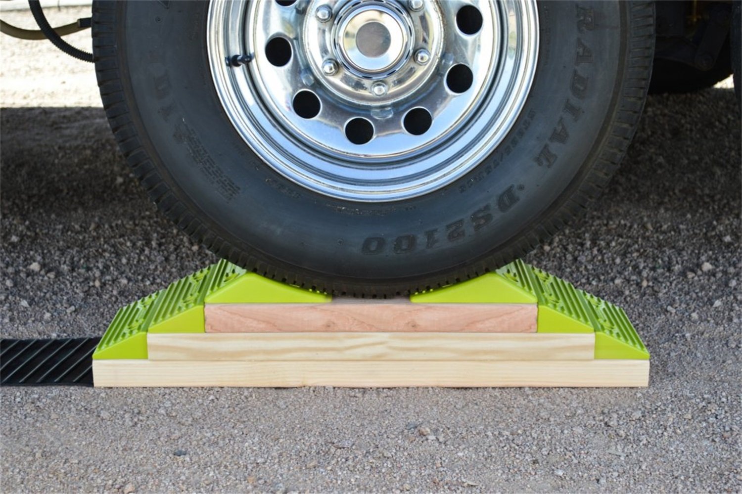 Endurance RV Leveling System Hopkins 08200 with Wheel Chock