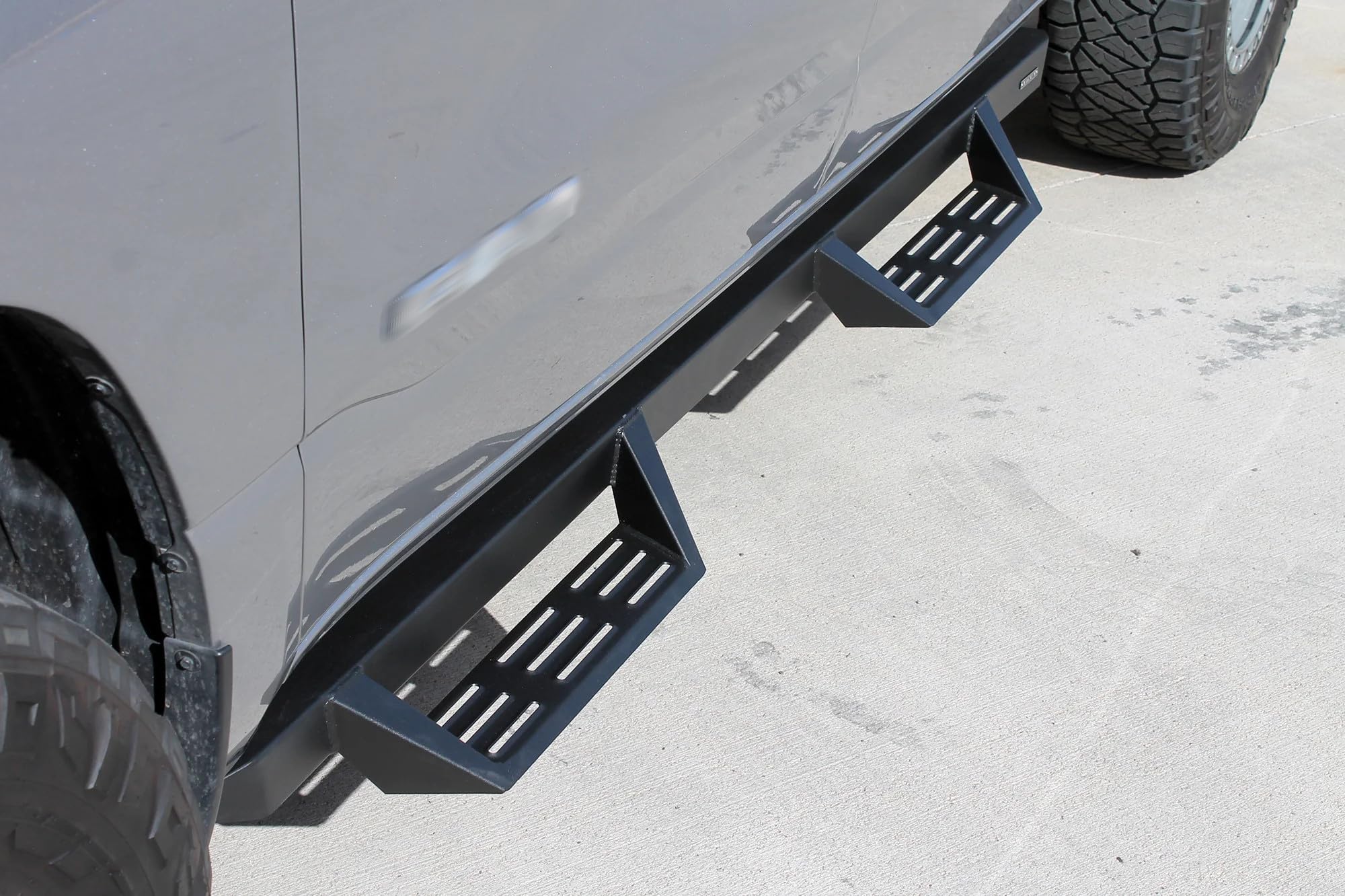 Black Magnum RT Gen 2 Drop Steps Running Boards Compatible with New Body 2019-2026 1500 Crew Cab