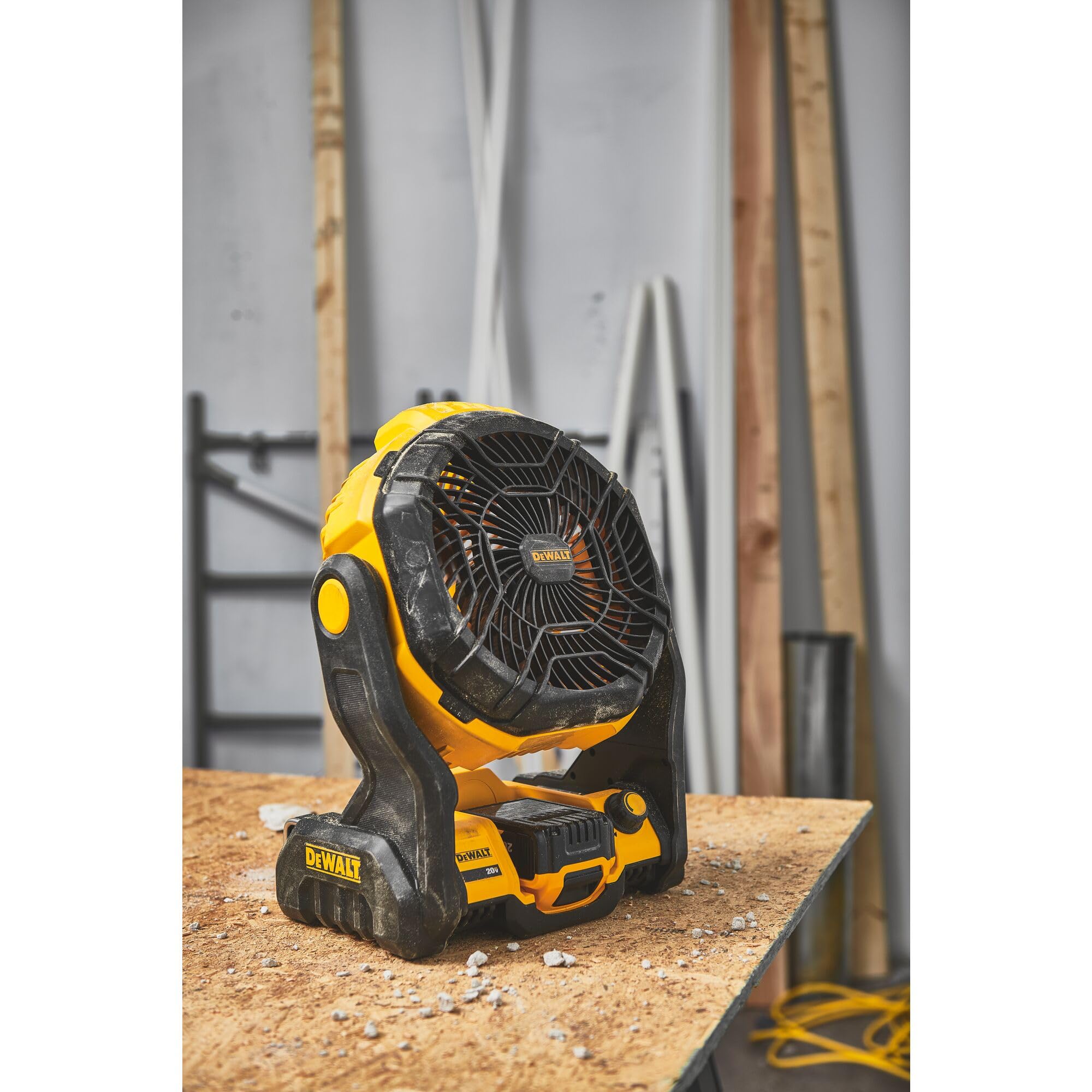 DEWALT Portable Fan 20V MAX, Battery Powered Rechargeable Cordless Shop Fan, Up to 4.5 Hrs Runtime, Variable Speed, 650 CFM, Tool Only (DCE512B)