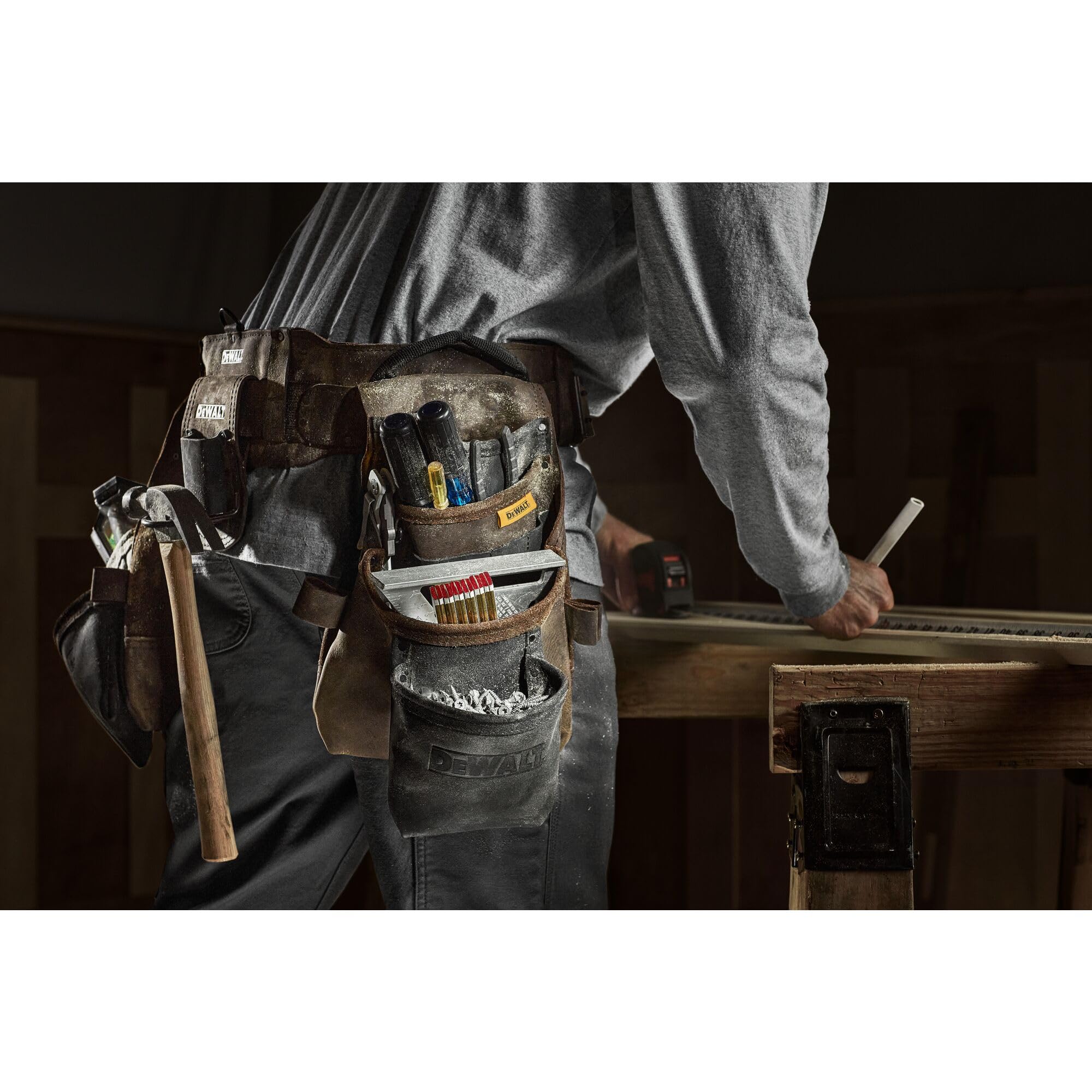Leather DEWALT Tool Belt Organizer with 18 Pockets, Heavy Duty Construction (DWST550113)
