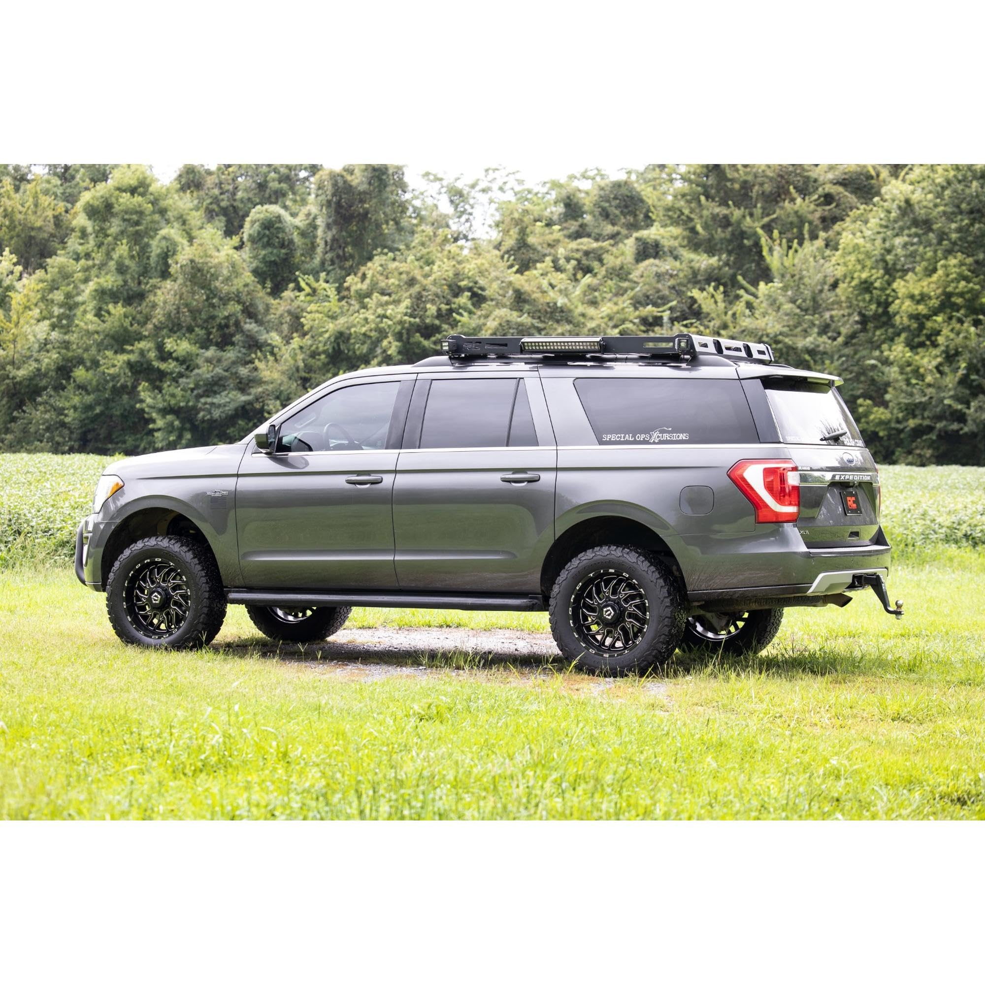 3" Suspension Lift Kit Rough Country for 18-24 Ford Expedition 4WD - 40231RED