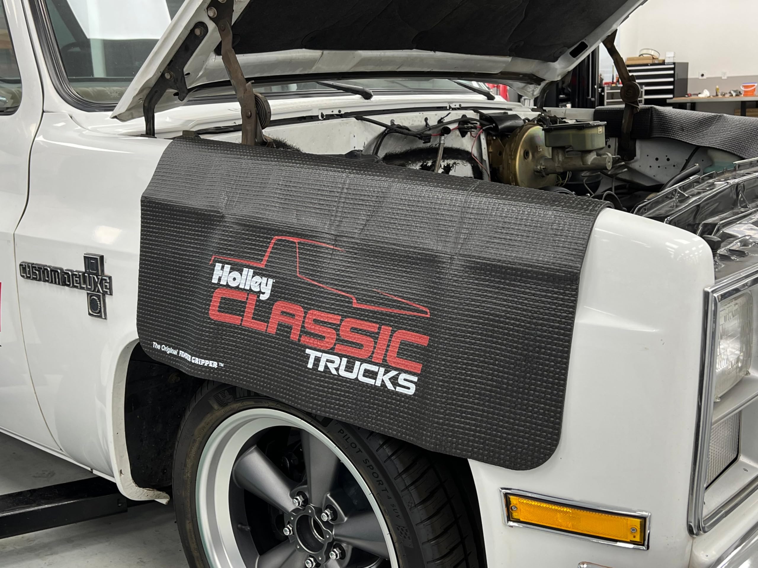 Holley Classic Trucks Fender Gripper FG2314 Mat