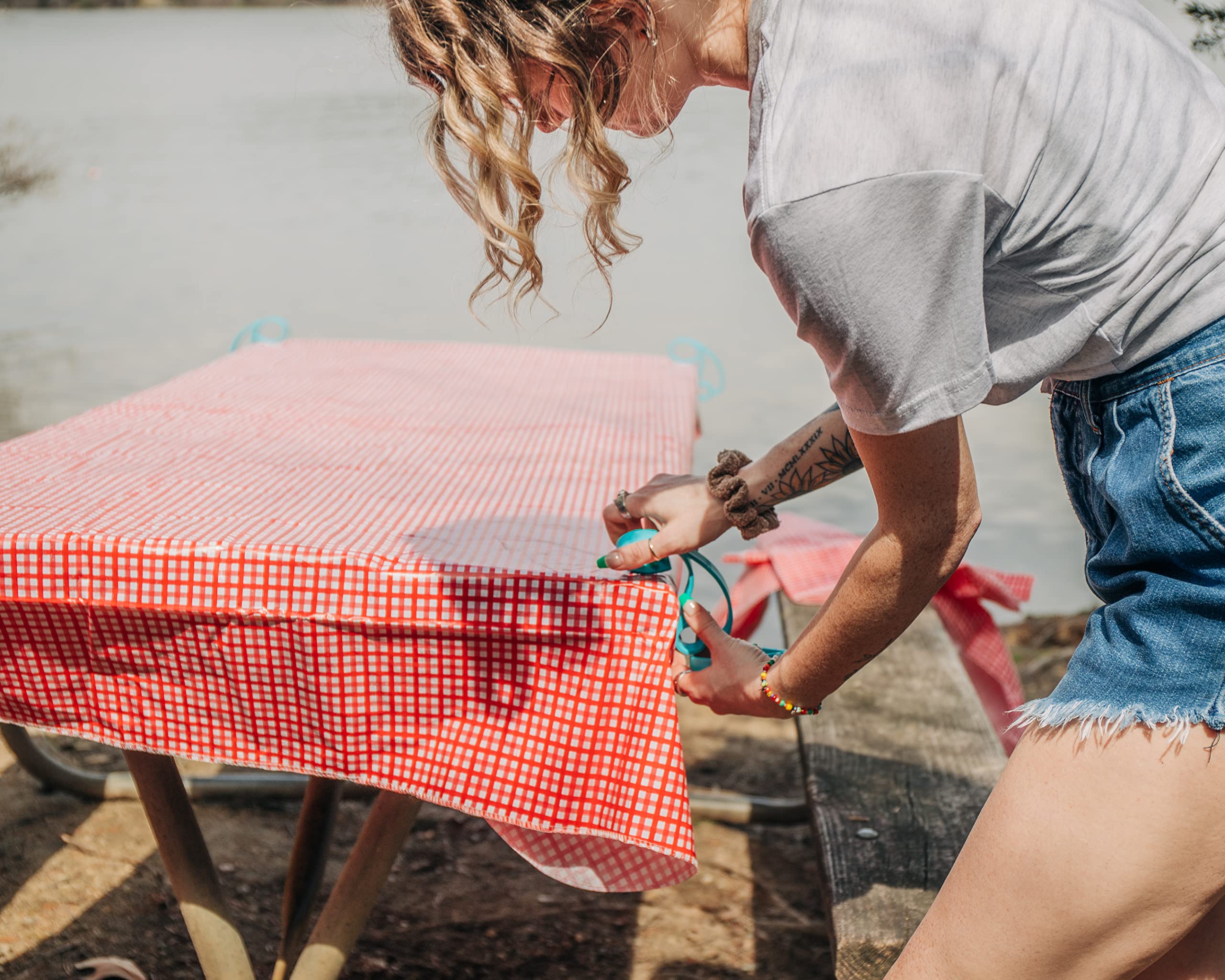 Camco Retro RV Tablecloth Clamps is Better at The Campsite | Unique RV-Shaped Design | Flexible | 4-Pack (44004)